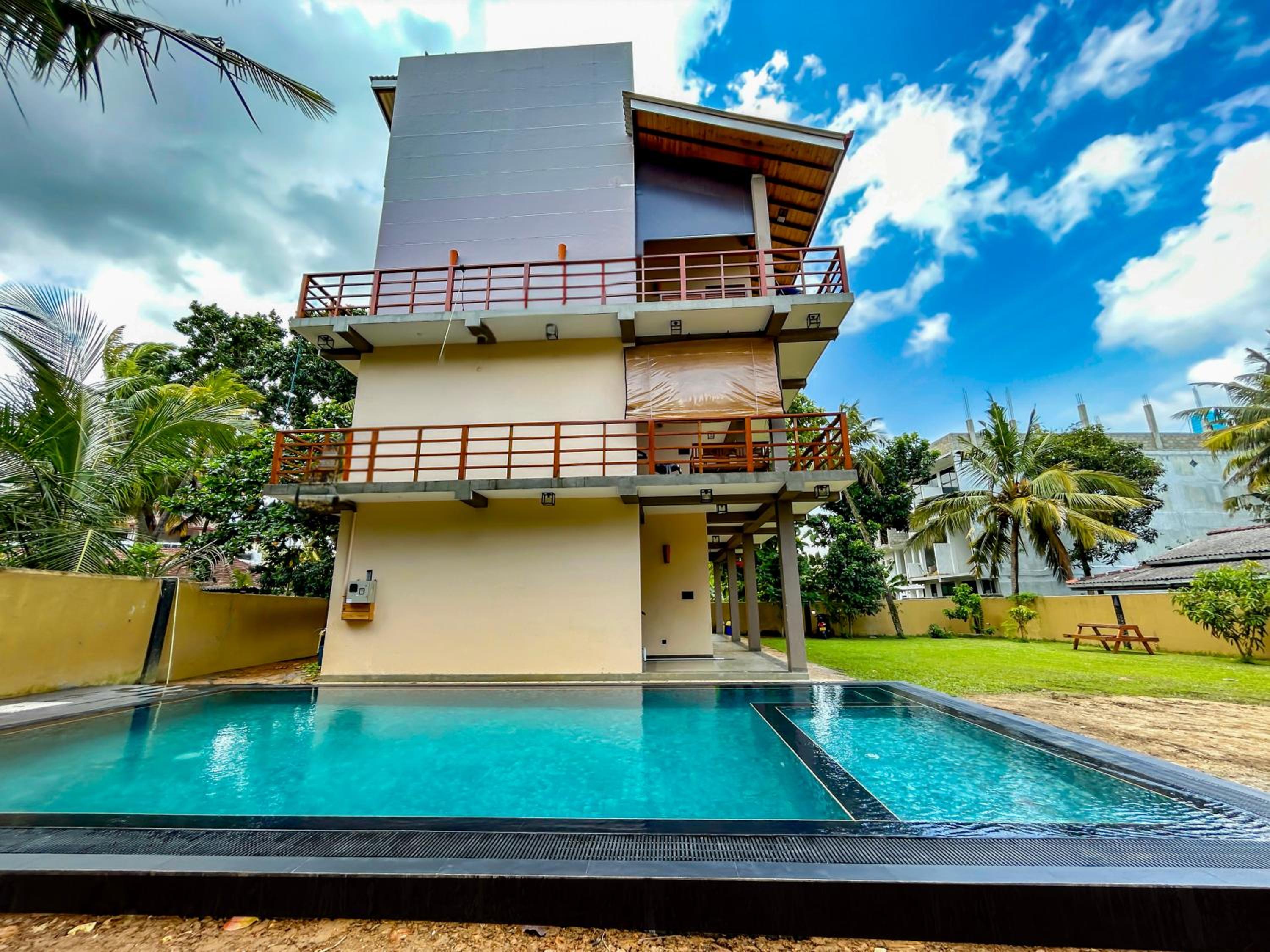 Deluxe Double Room with Balcony photo 3