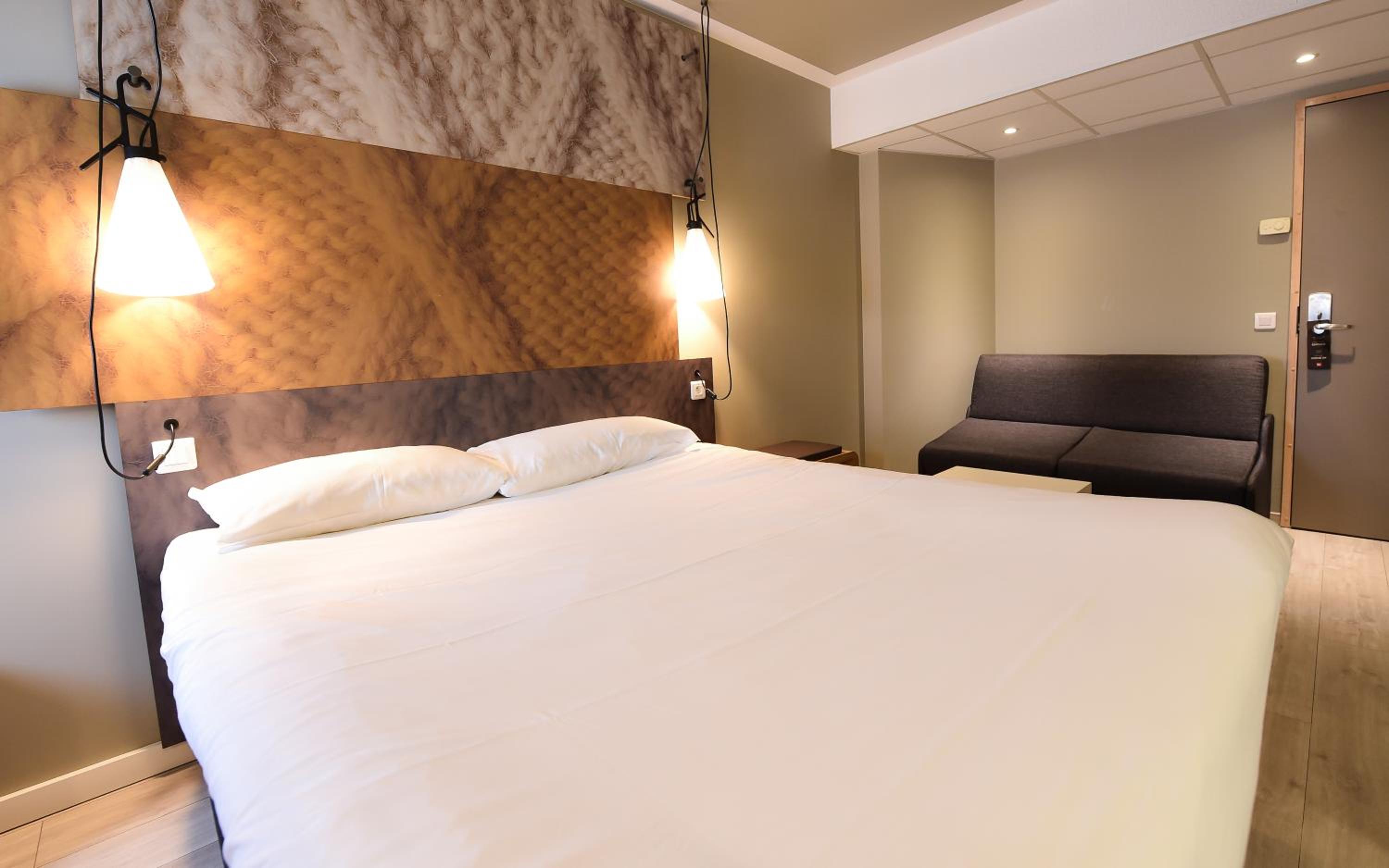 Standard Double Room with Sofa Bed - Photo 1