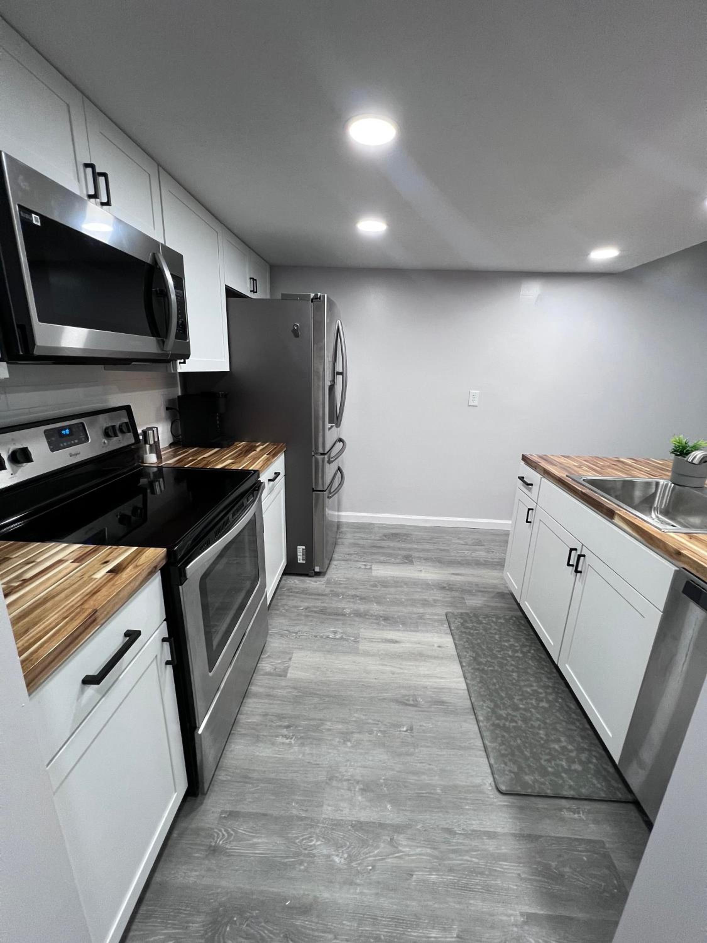 Two-Bedroom Townhouse - Photo 4