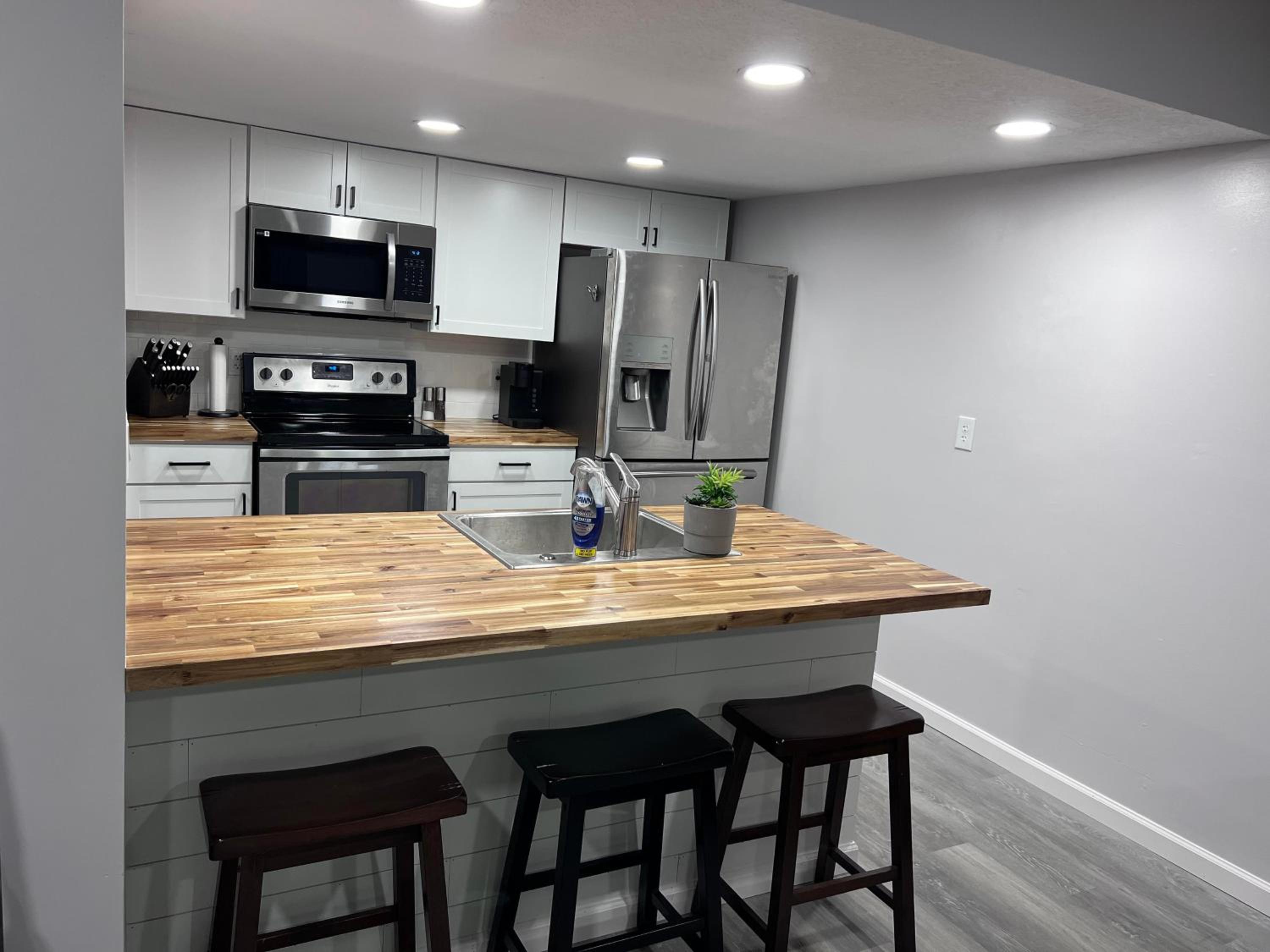 Two-Bedroom Townhouse - Photo 5