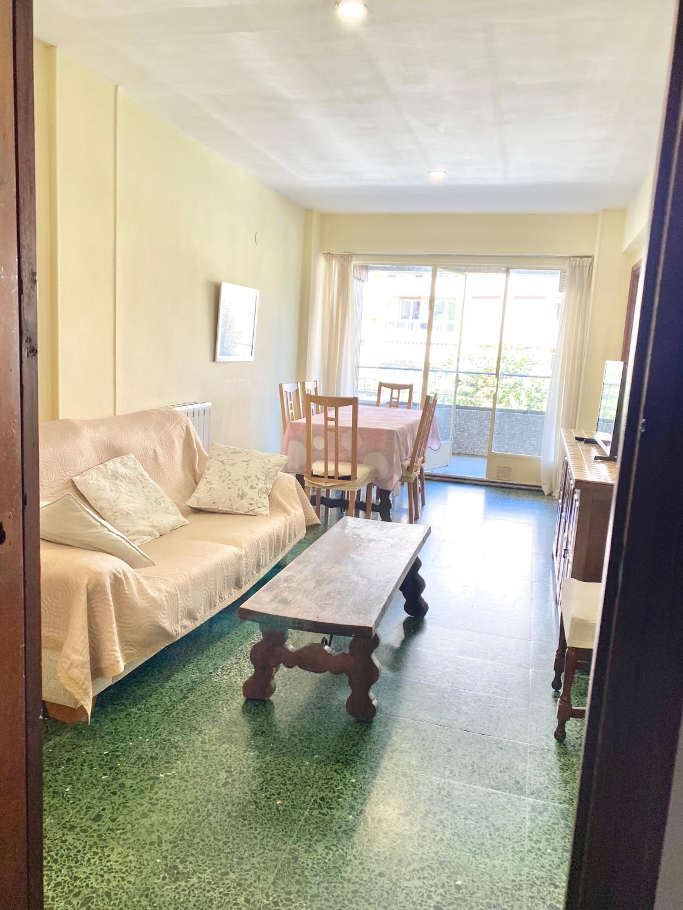 Apartamento de tres habitaciones con vista al mar