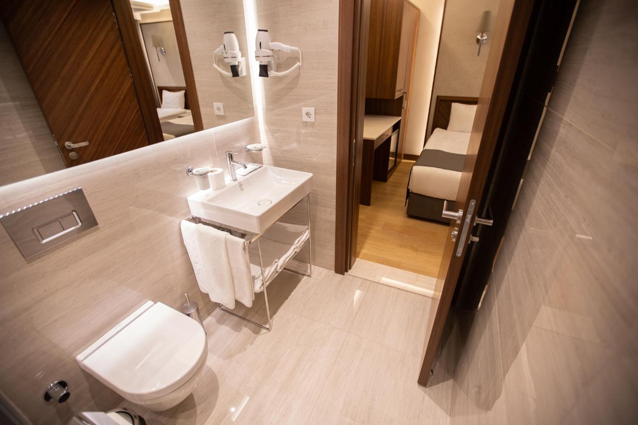 Standard Twin Room photo 2