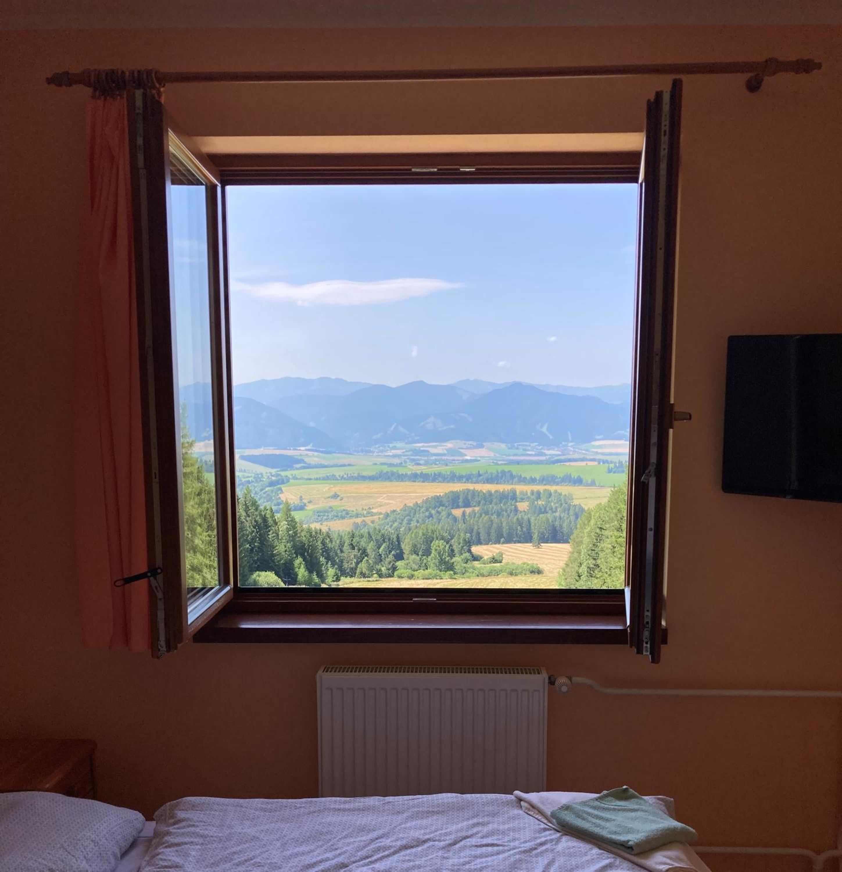 Double Room with Private Bathroom photo 3