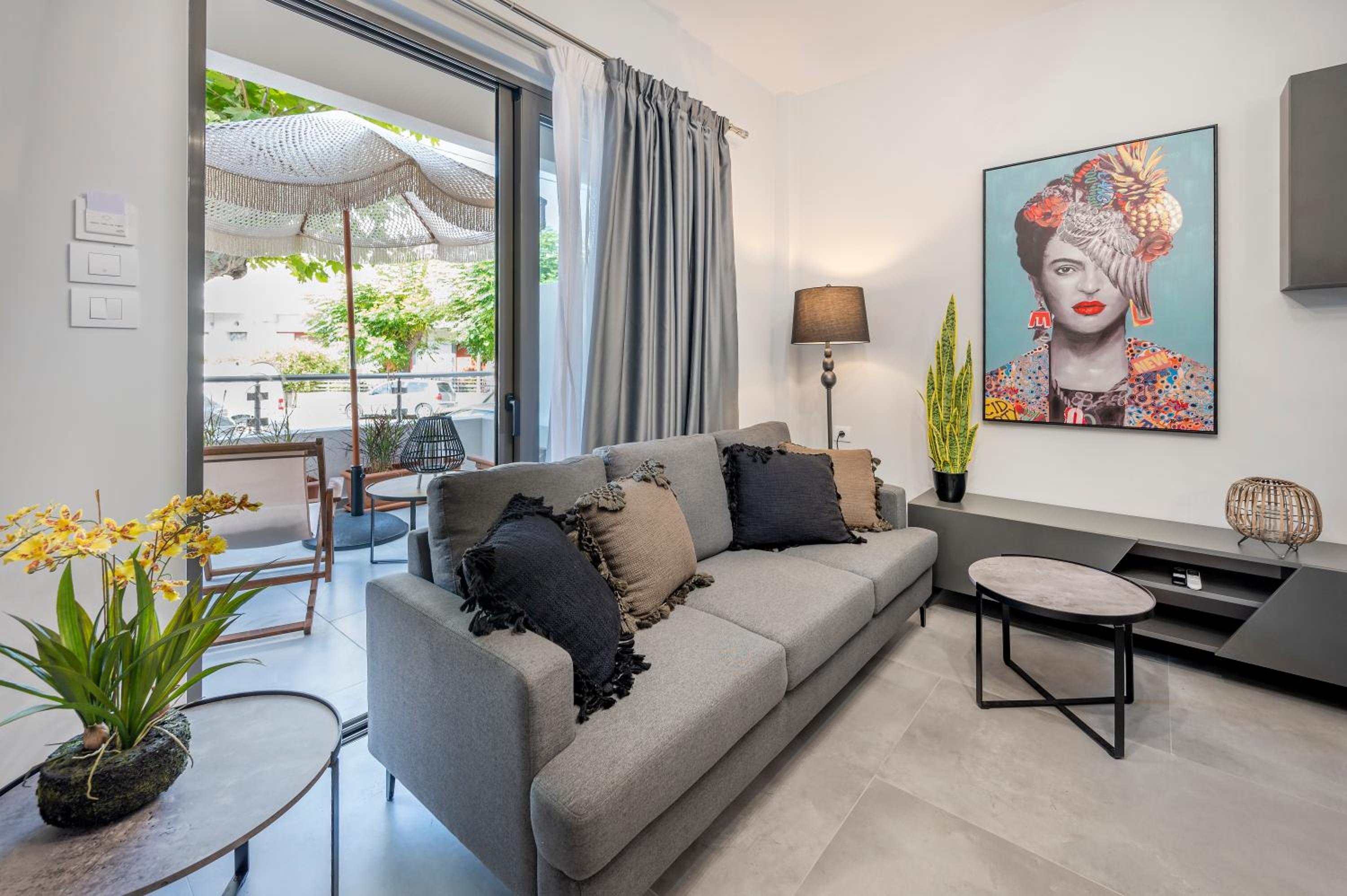 One-Bedroom Apartment