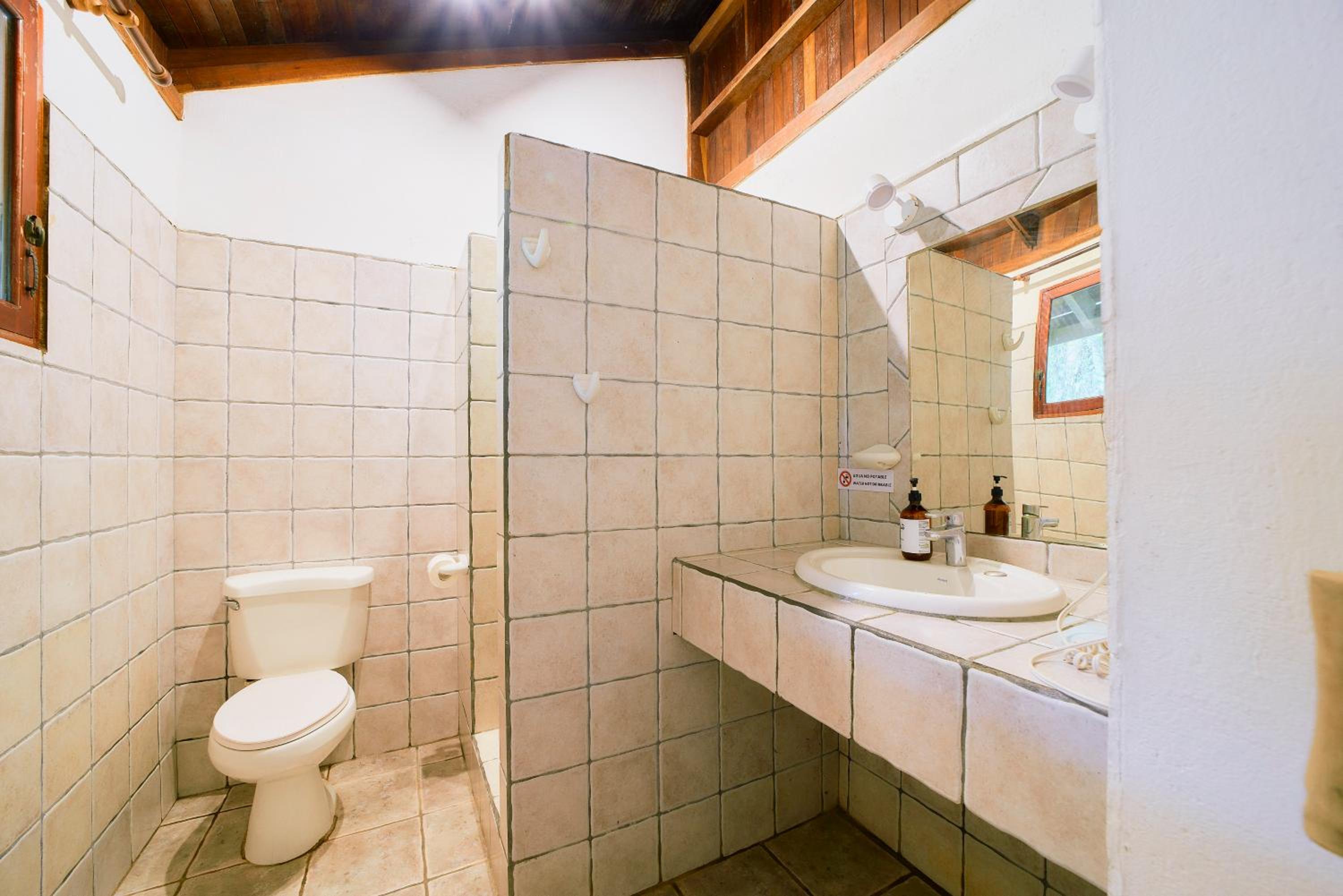 Standard Room - Photo 12
