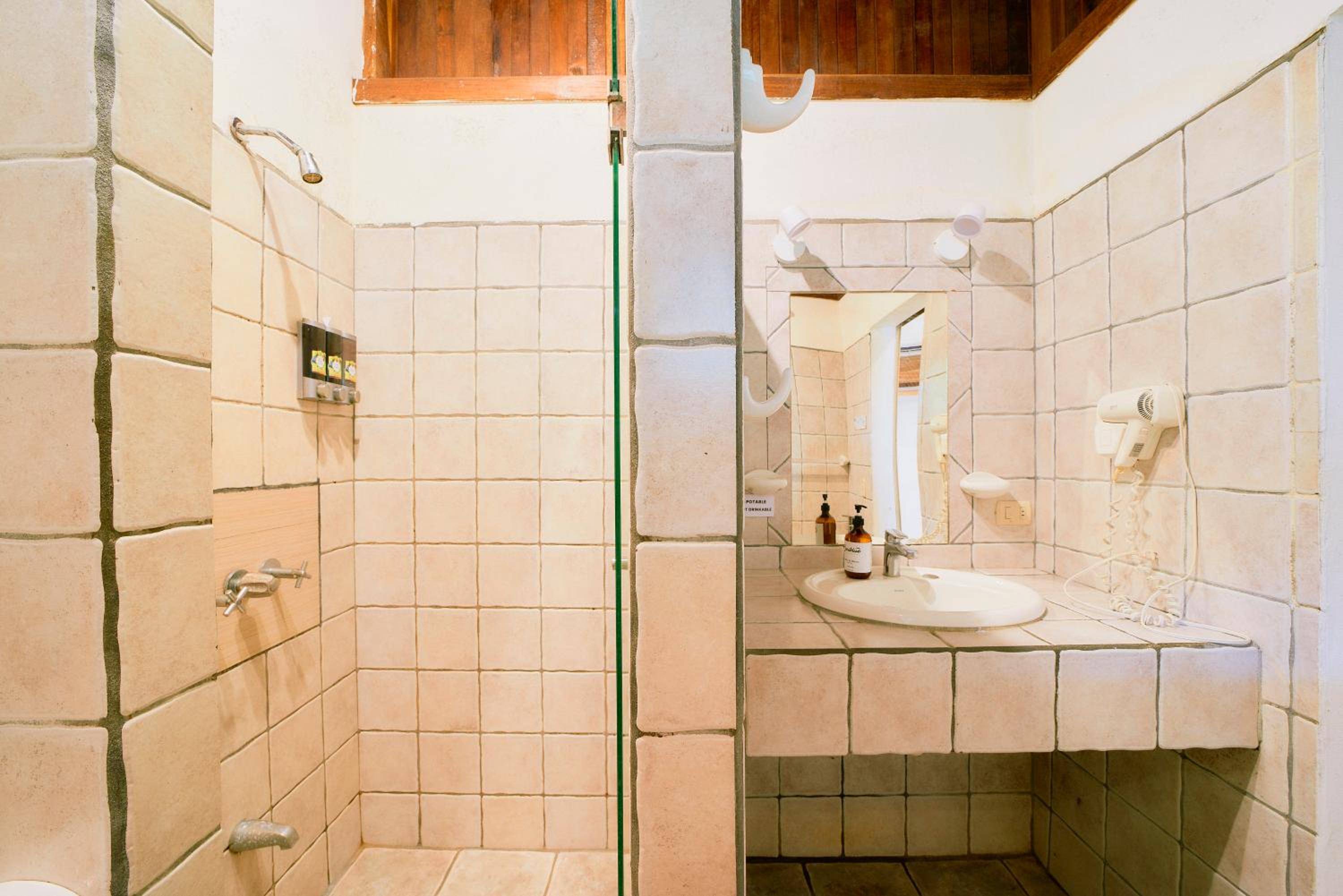 Standard Room - Photo 13