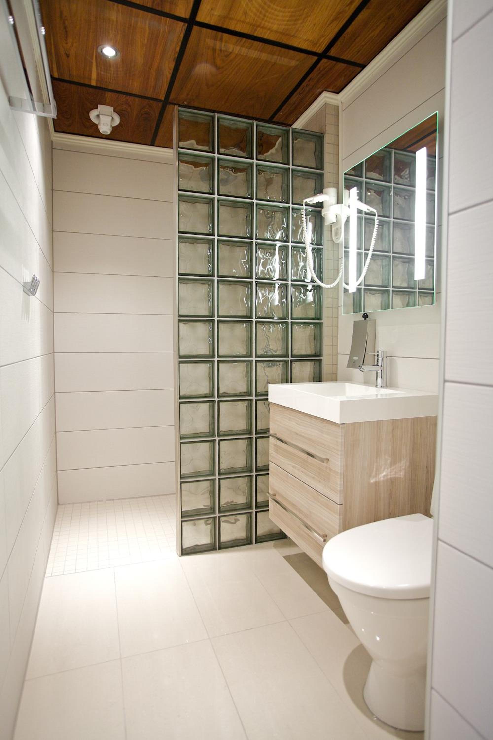 Double or Twin Room - Photo 6