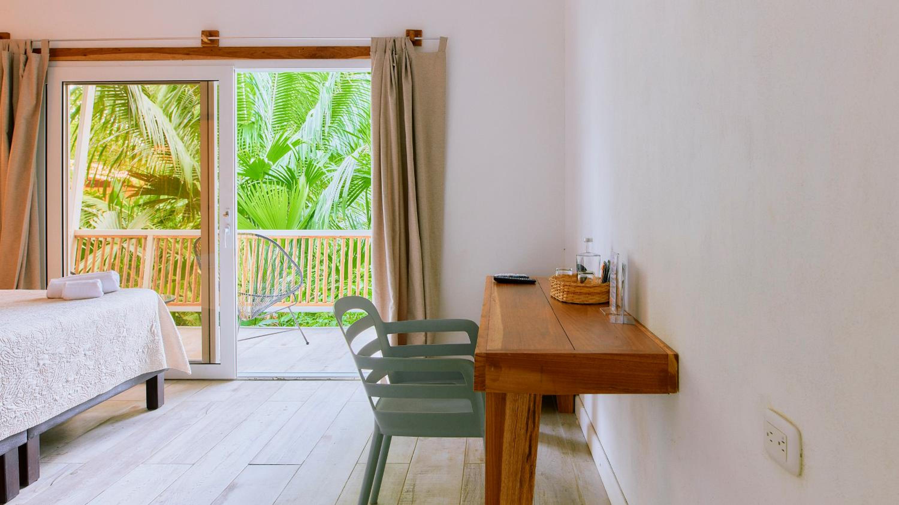 King Room with Garden View - Photo 9