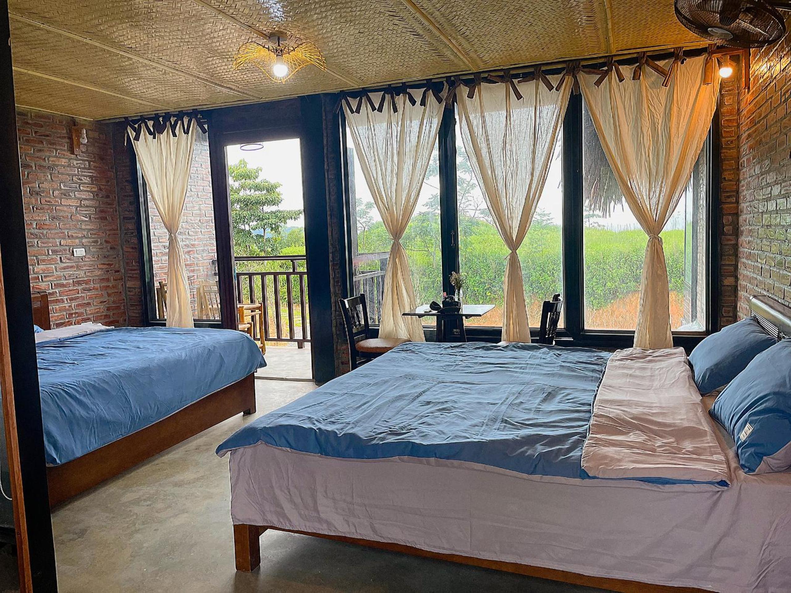 Queen Room with Two Queen Beds photo 1
