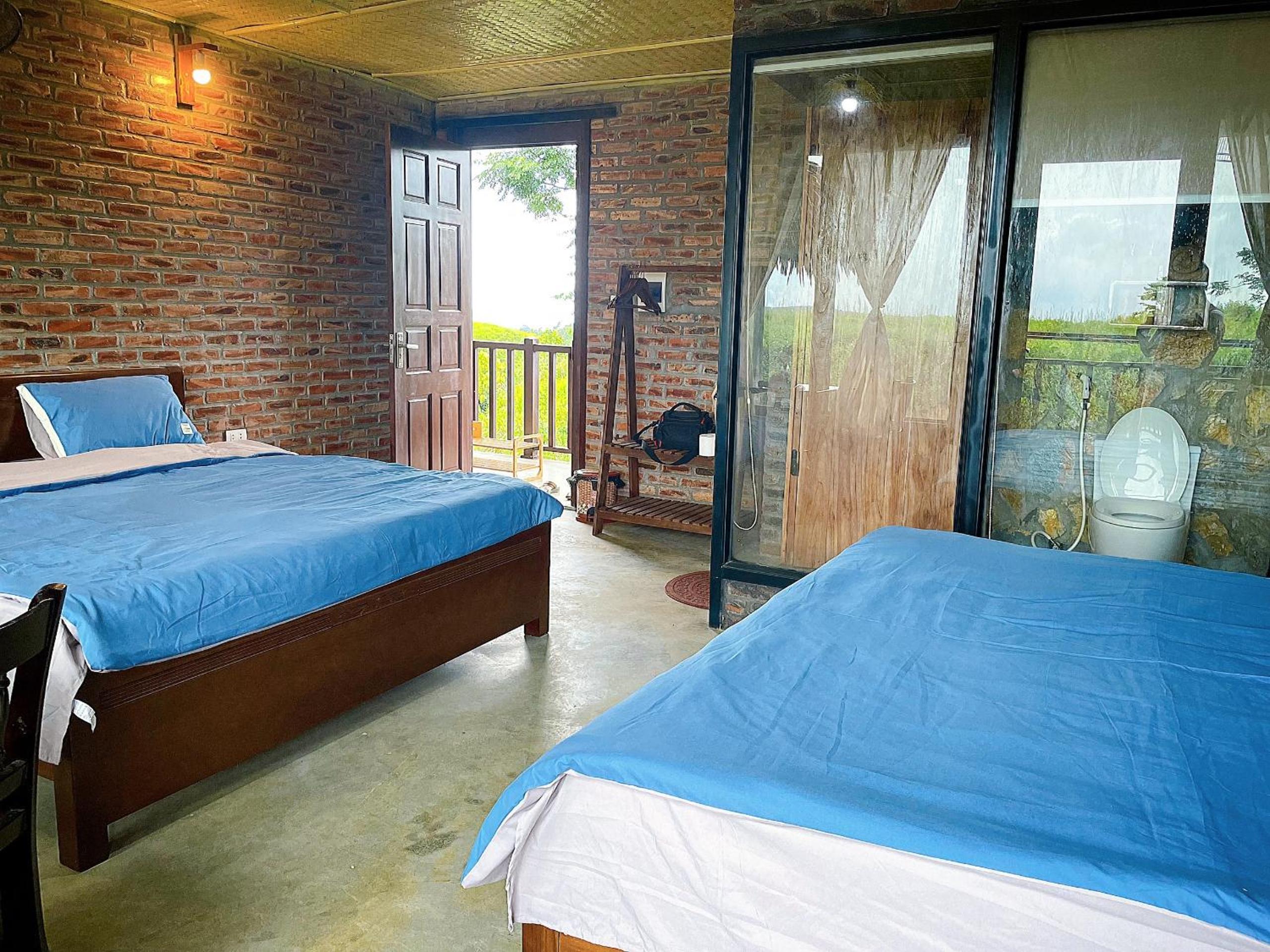 Queen Room with Two Queen Beds photo 3