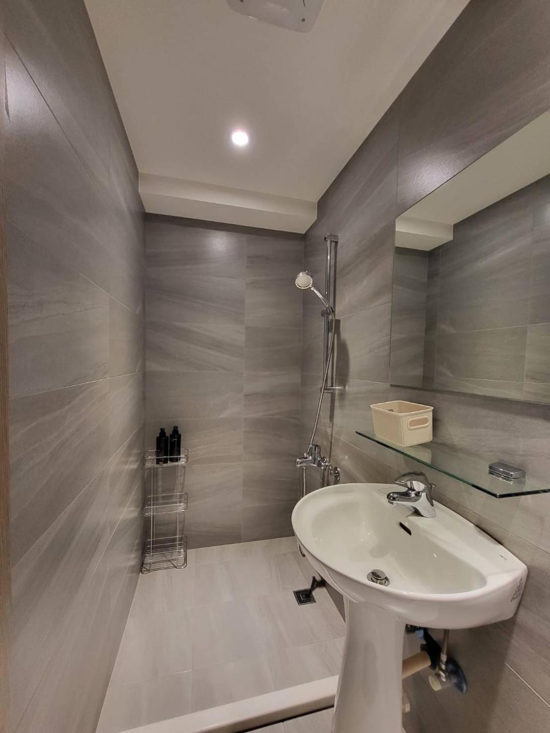Family Room with Shower photo 3