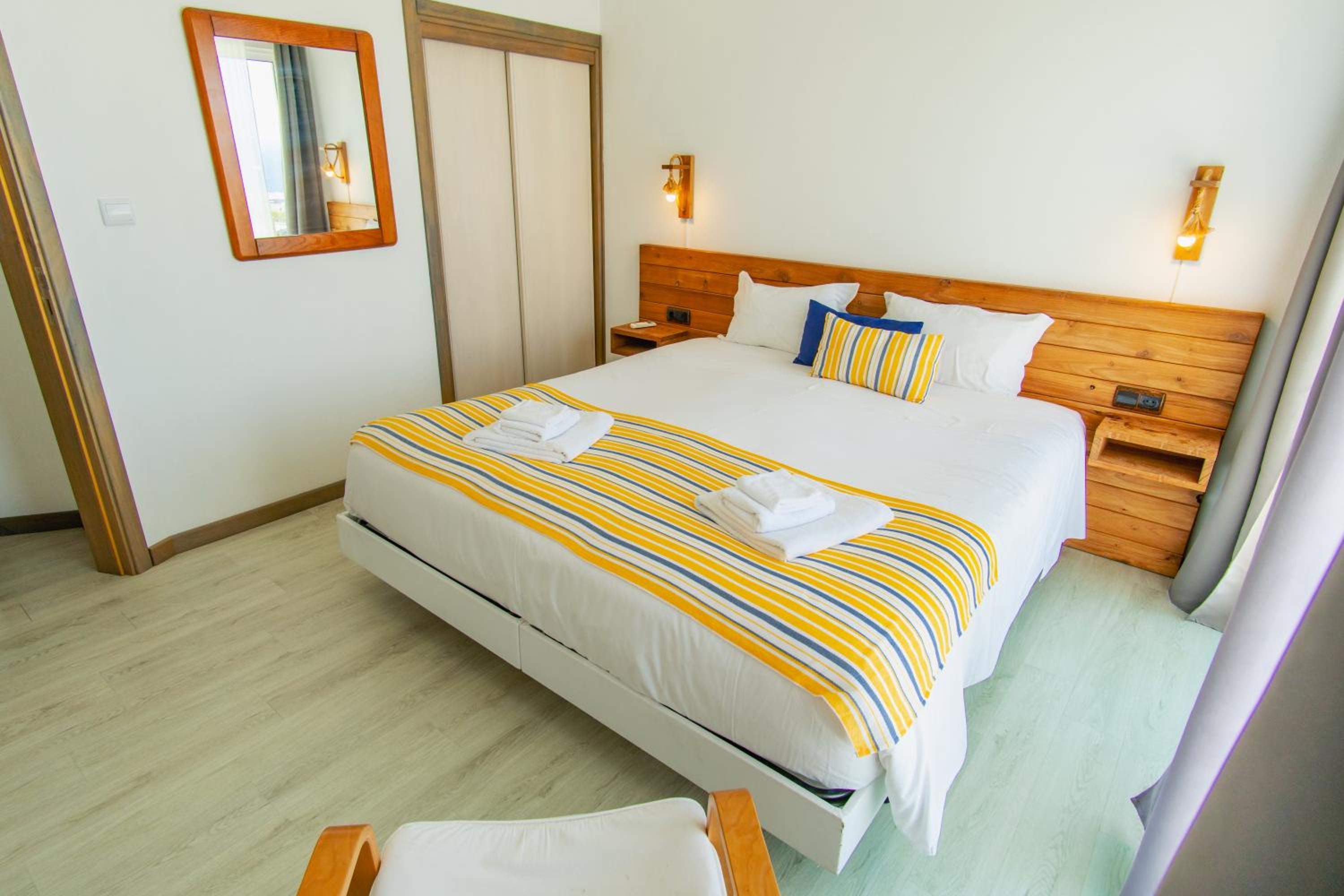 Apartment with Balcony - Photo 10