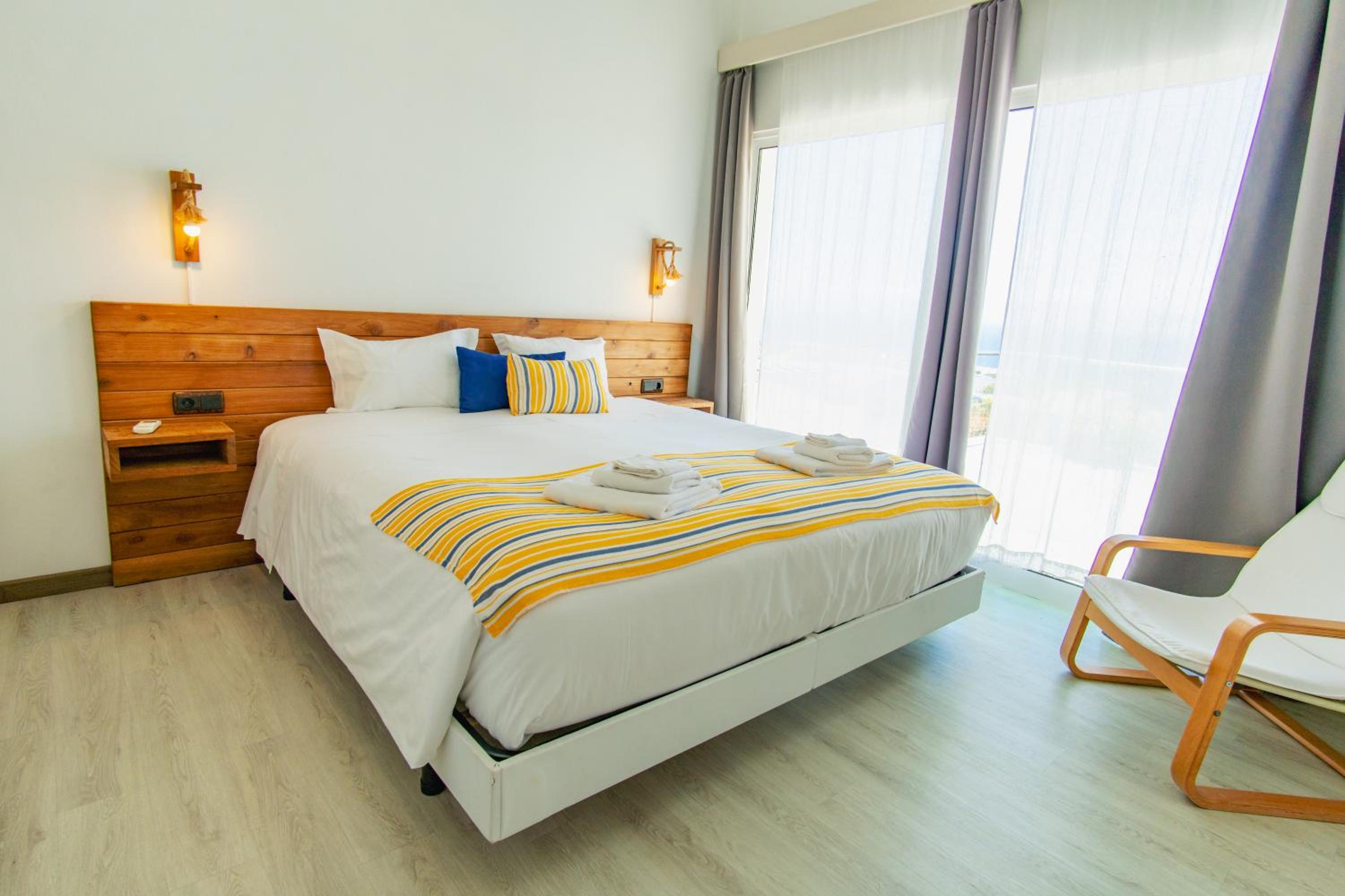 Apartment with Balcony - Photo 14