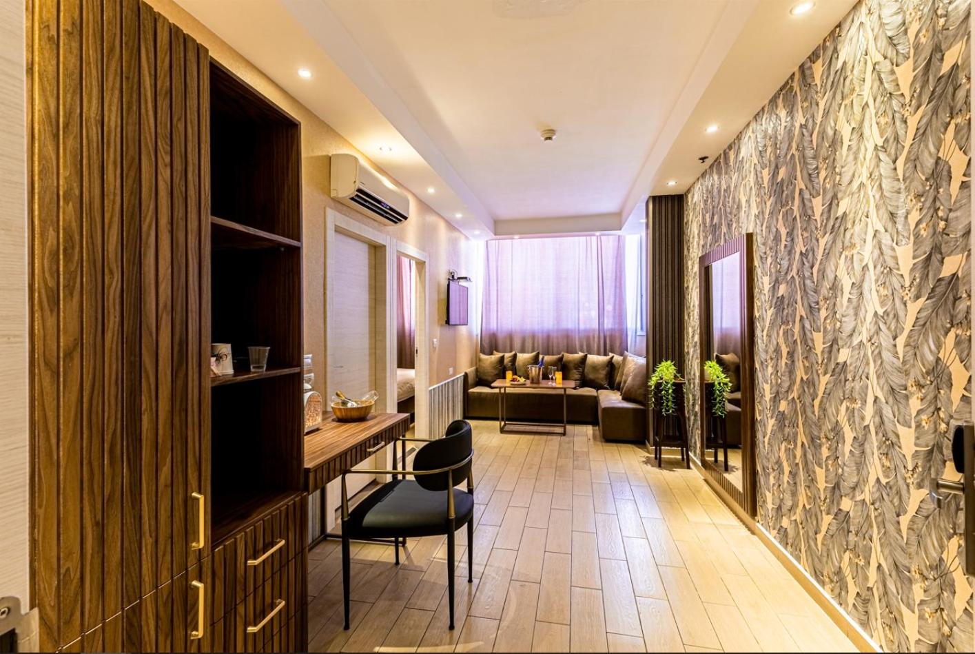 Deluxe Suite with Spa Bath photo 3