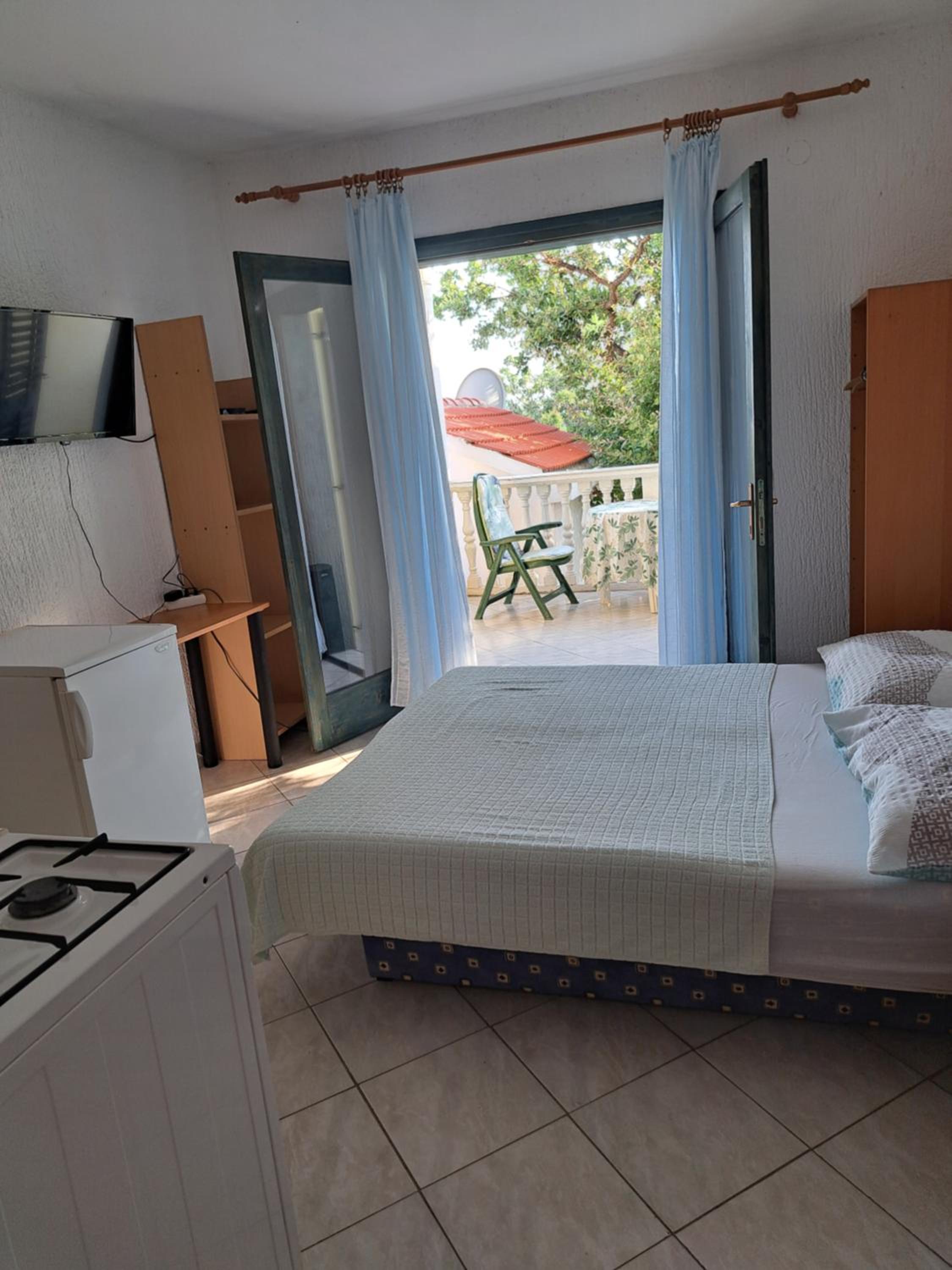 Studio with Balcony