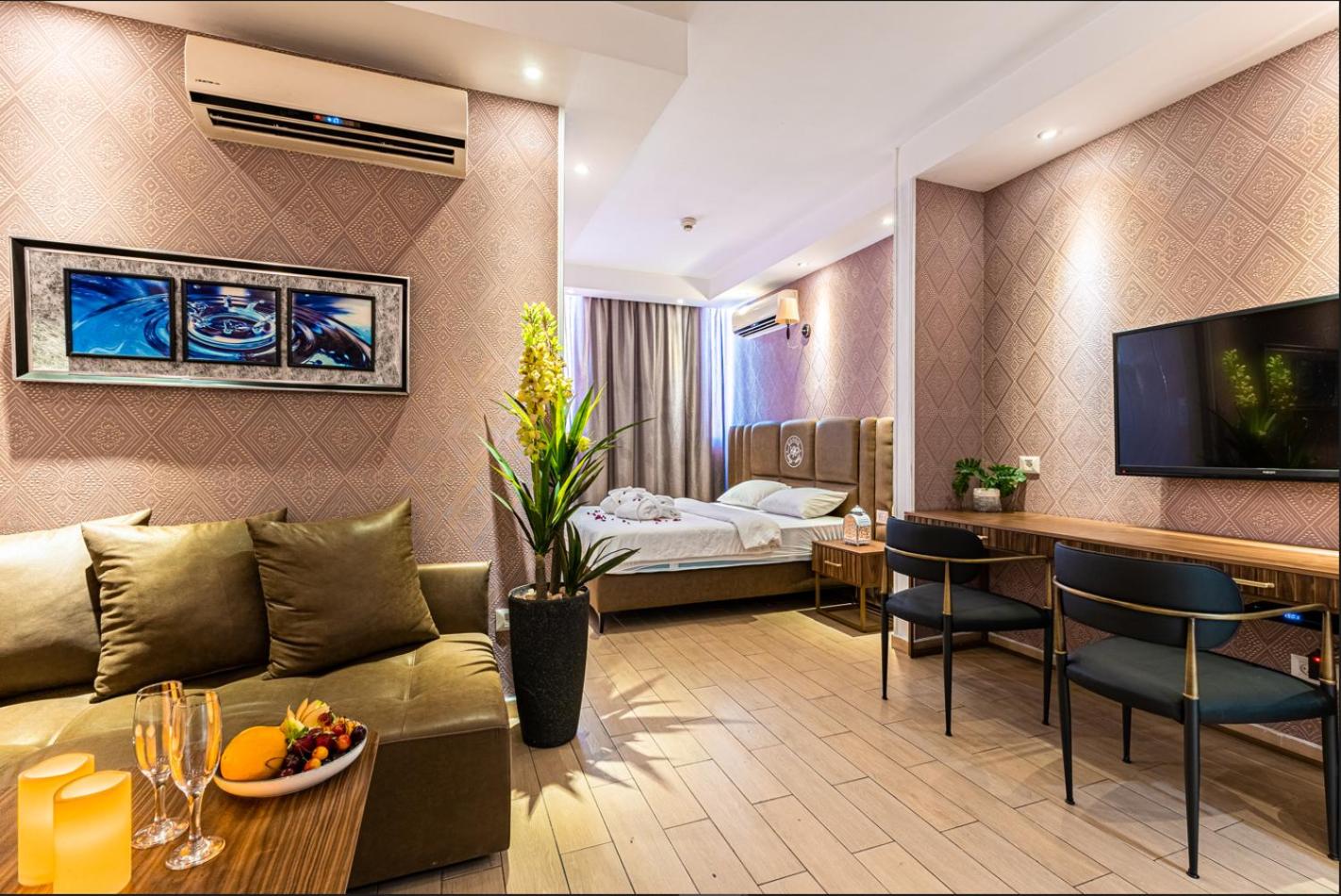 Deluxe Suite with Spa Bath photo 1