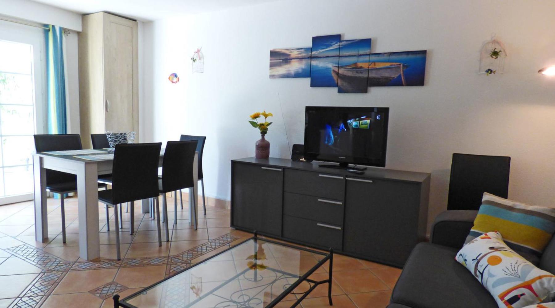 One-Bedroom Apartment photo 3