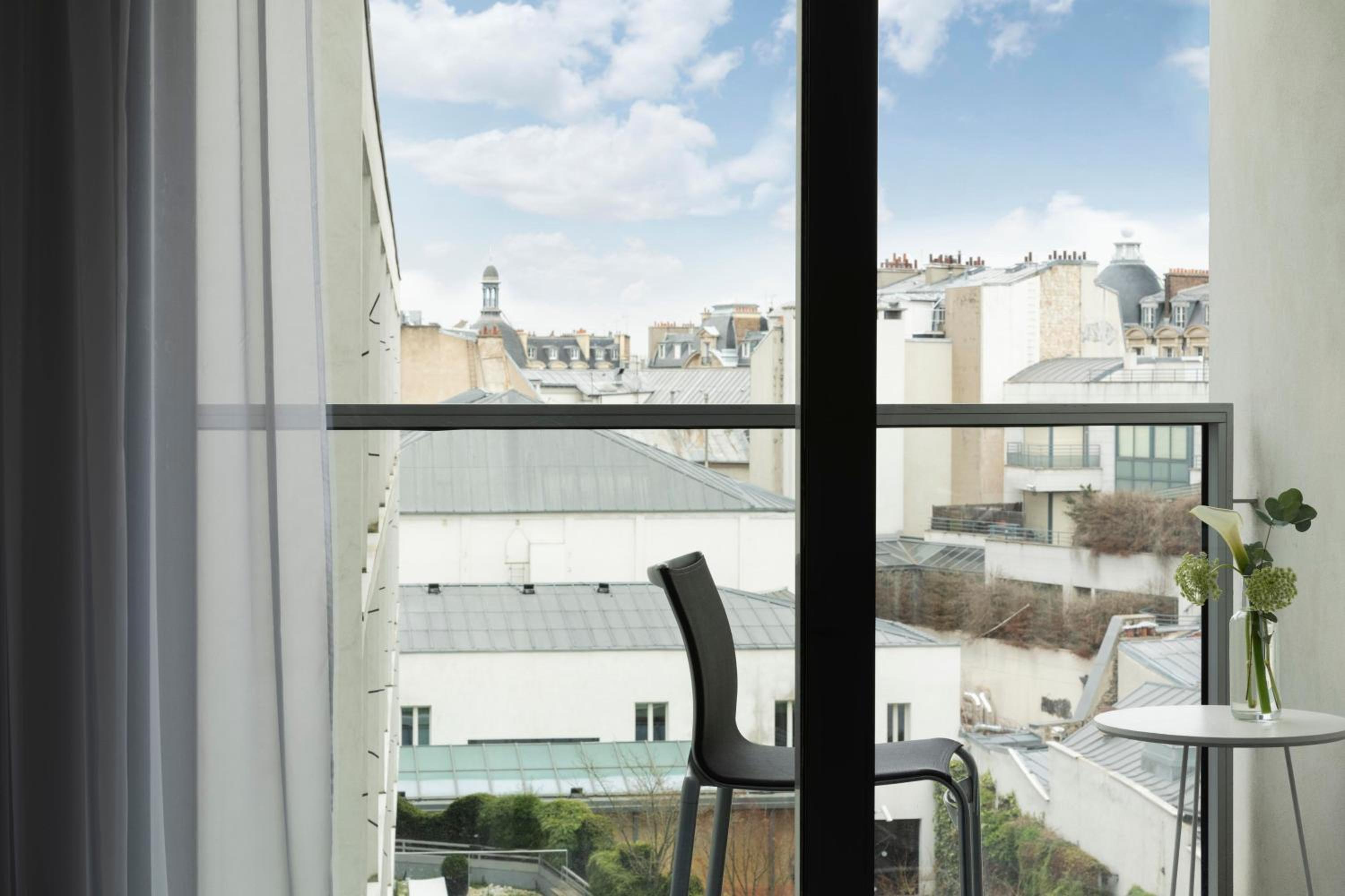 Chambre Prestige avec Balcon – Vue sur Jardin Chambre Prestige avec Balcon – Vue sur Jardin