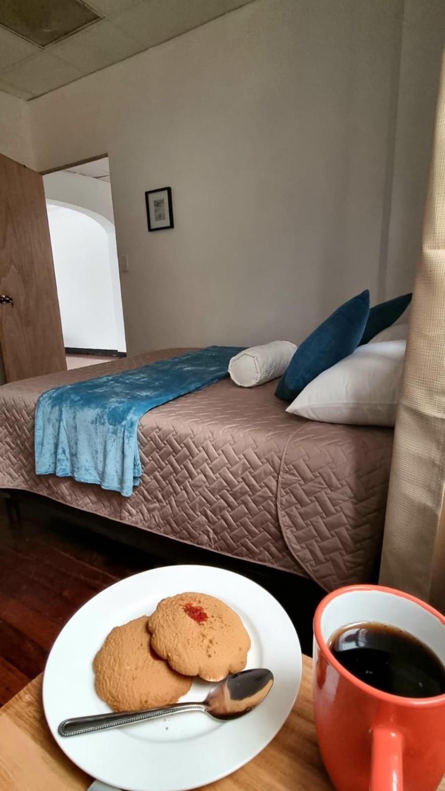 Double Room with Shared Bathroom photo 3
