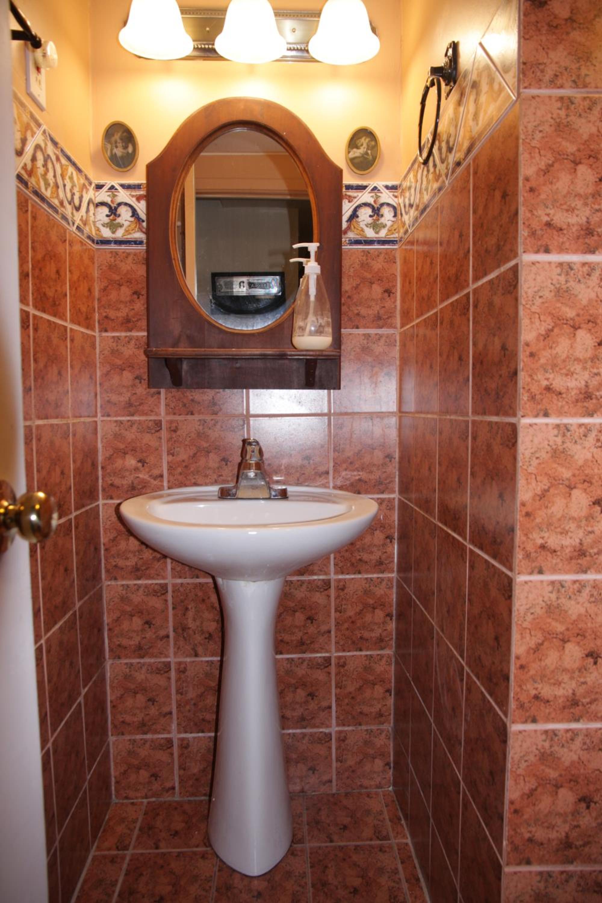 Single Room with Private Bathroom photo 2