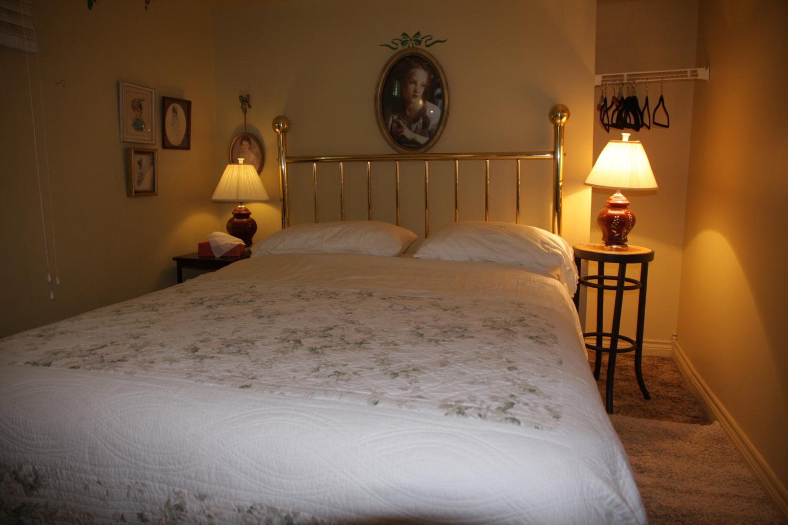 Single Room with Private Bathroom photo 1