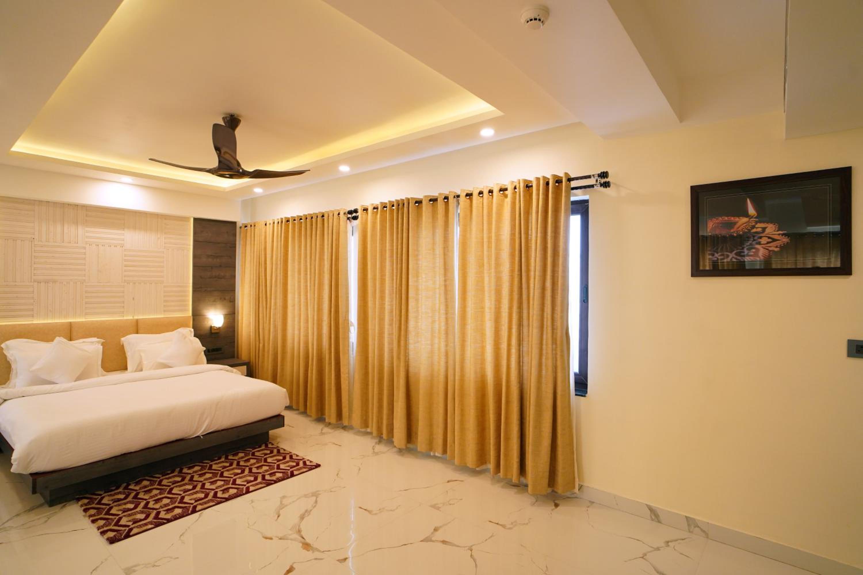 Suite with Pool View - Photo 6