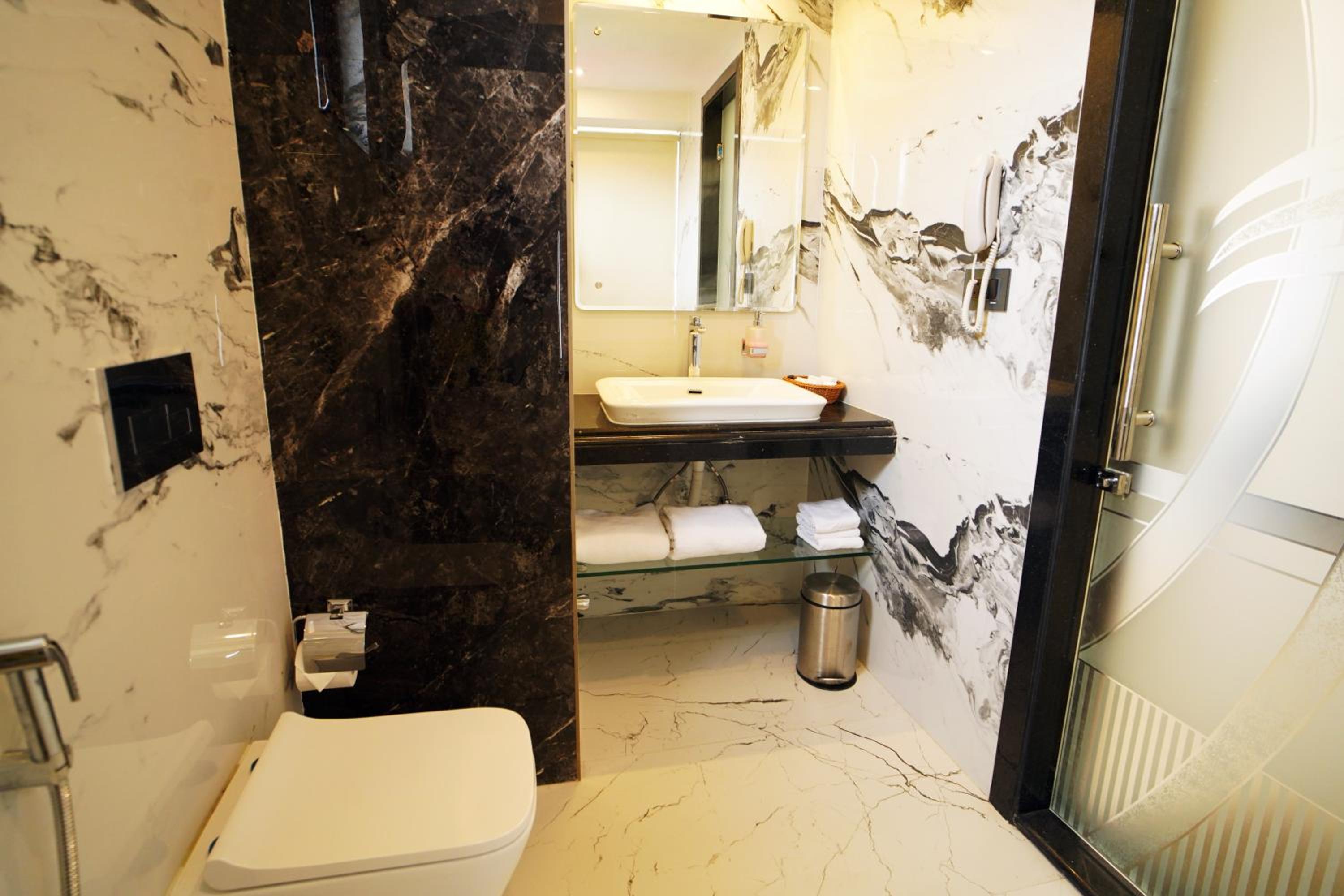 Suite with Sea View - Photo 6