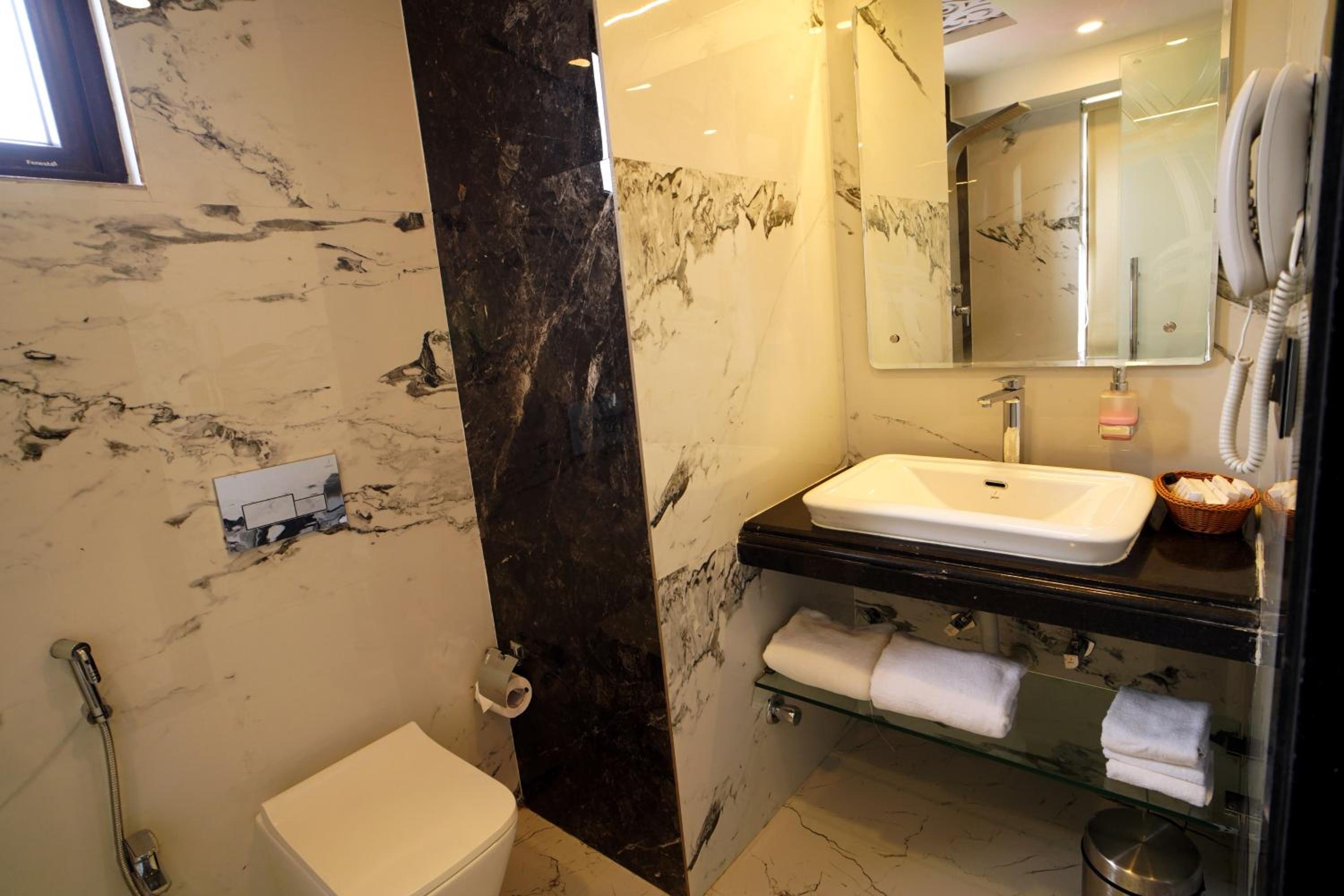 Suite with Sea View - Photo 15