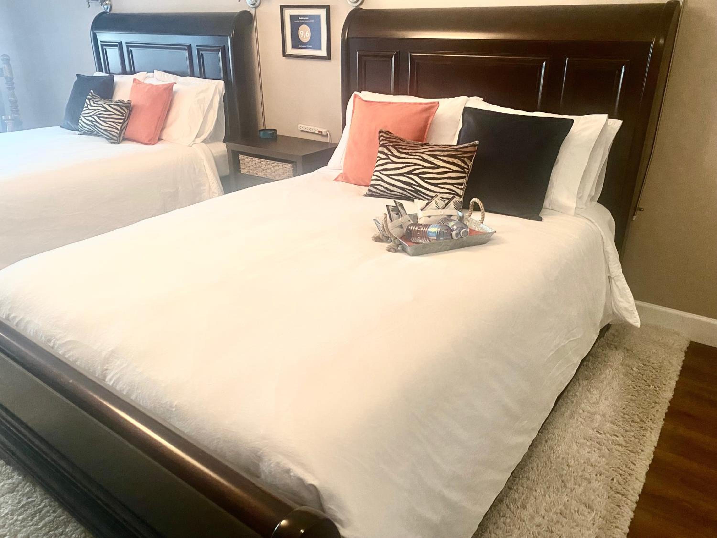 Queen Room with Two Queen Beds photo 1