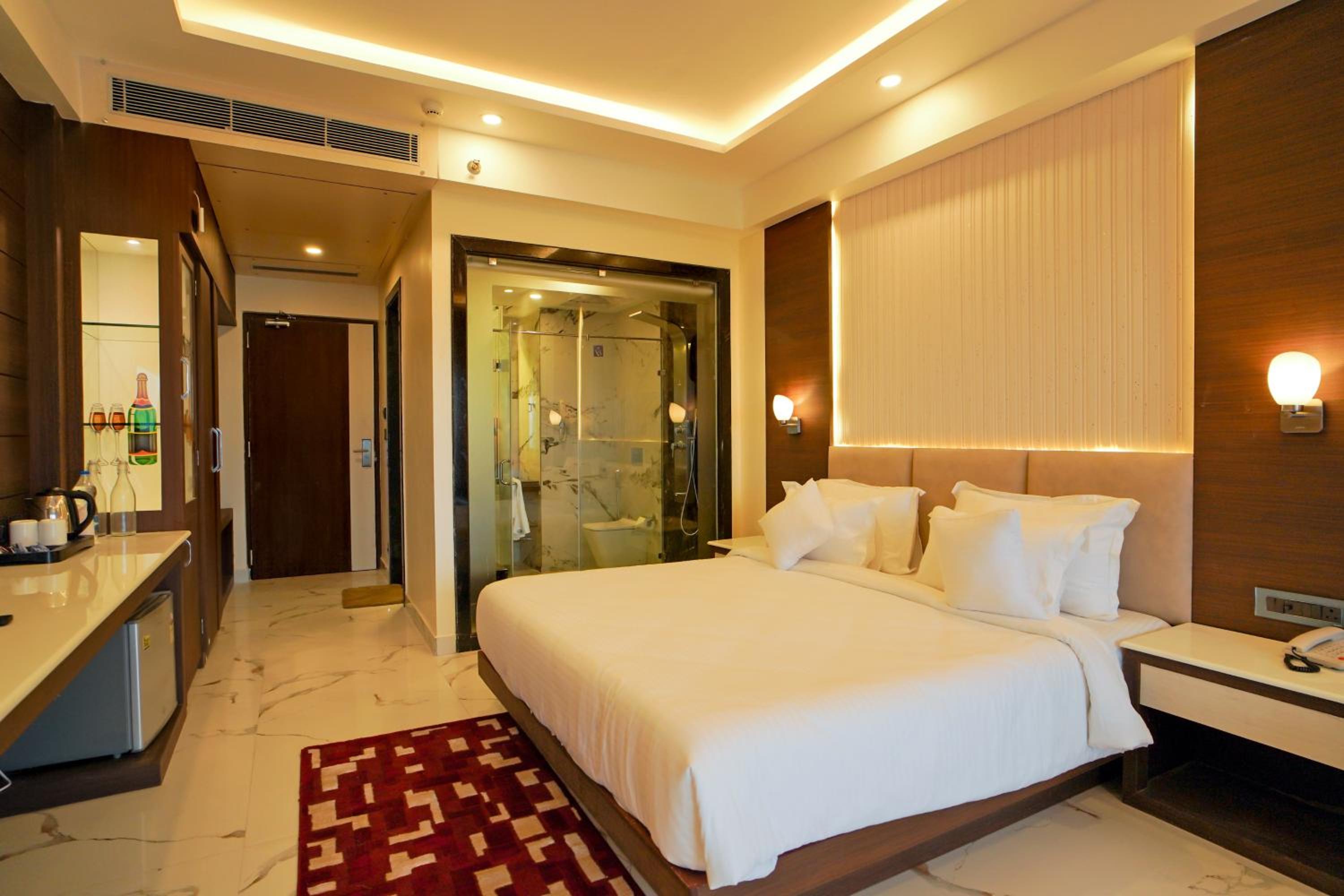 Double Room with Pool View - Photo 2