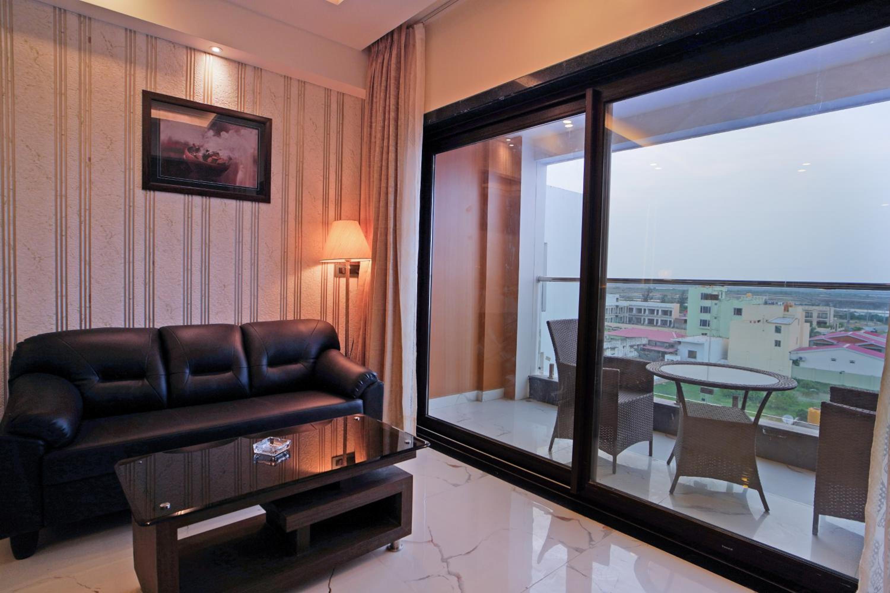 Double Room with Pool View - Photo 7