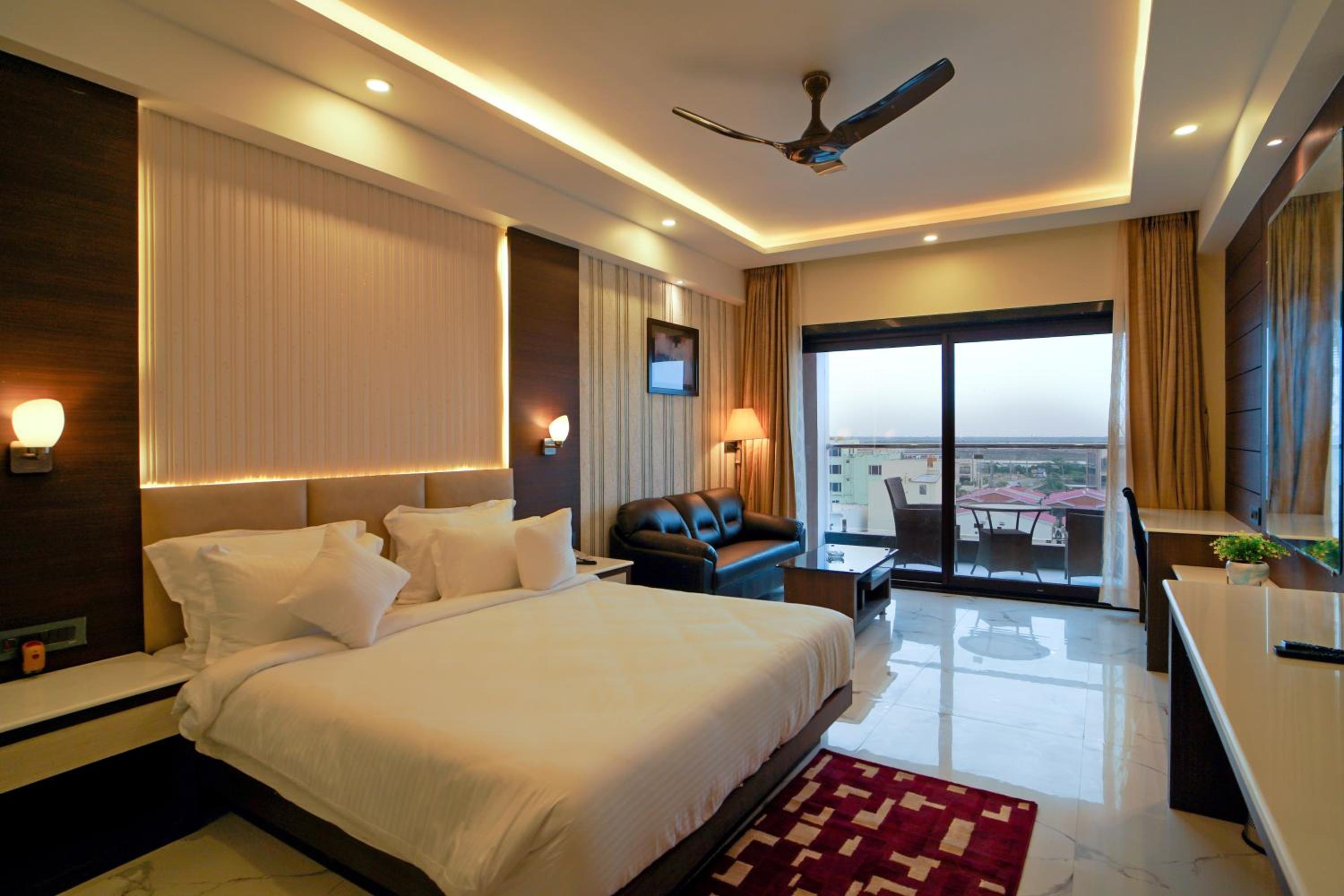 Double Room with Pool View - Photo 9