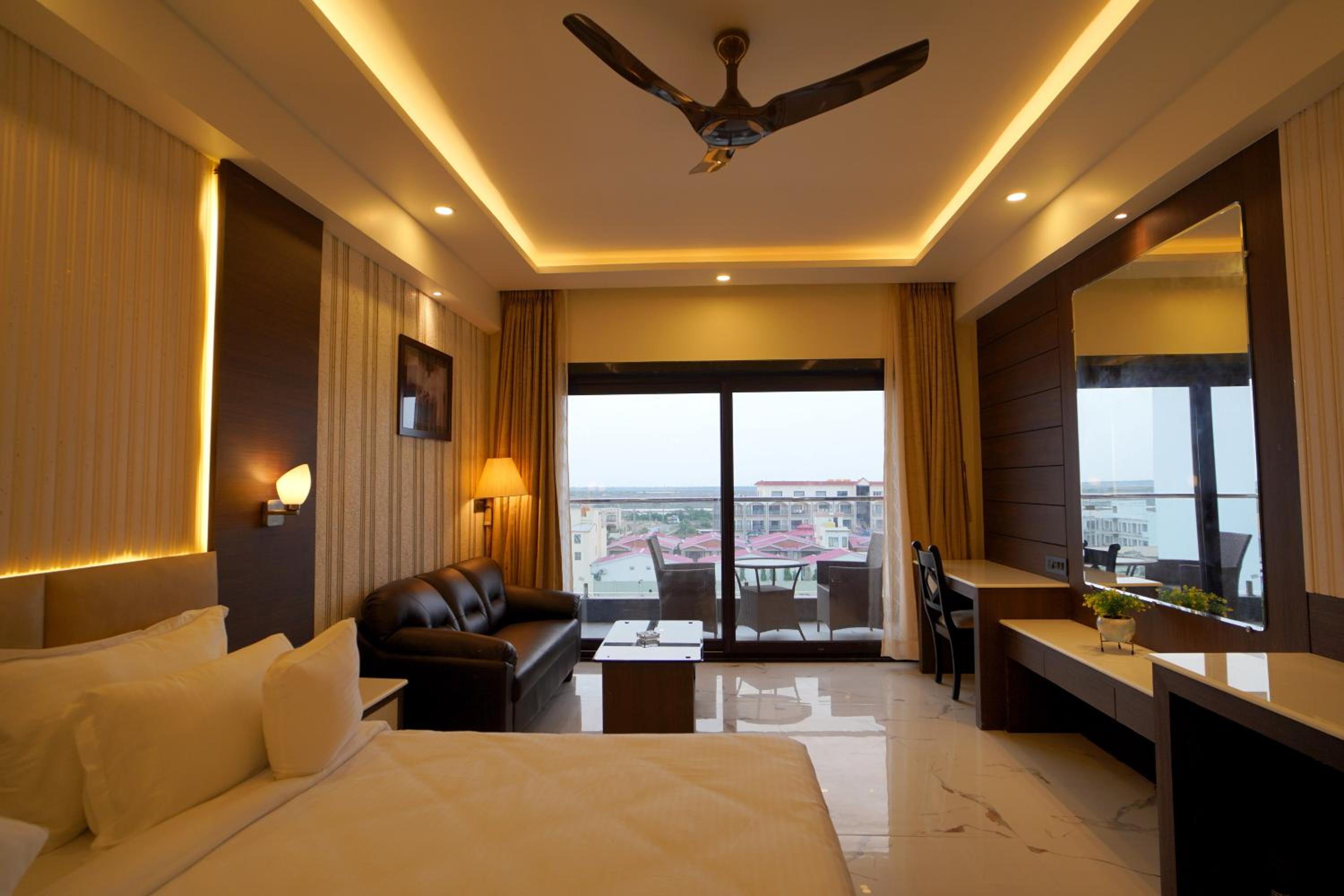 Double Room with Pool View - Photo 16