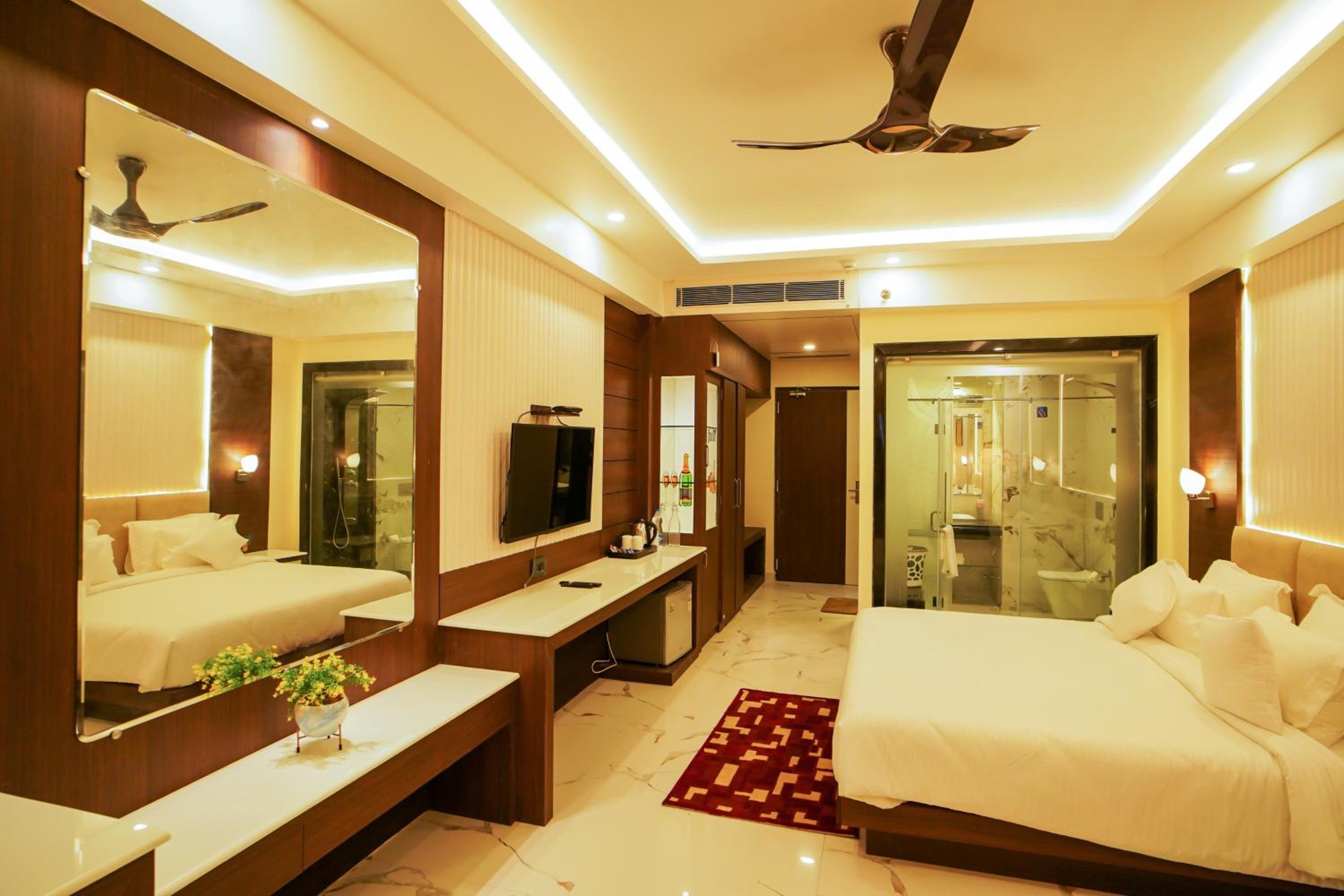 Double Room with Pool View - Photo 21