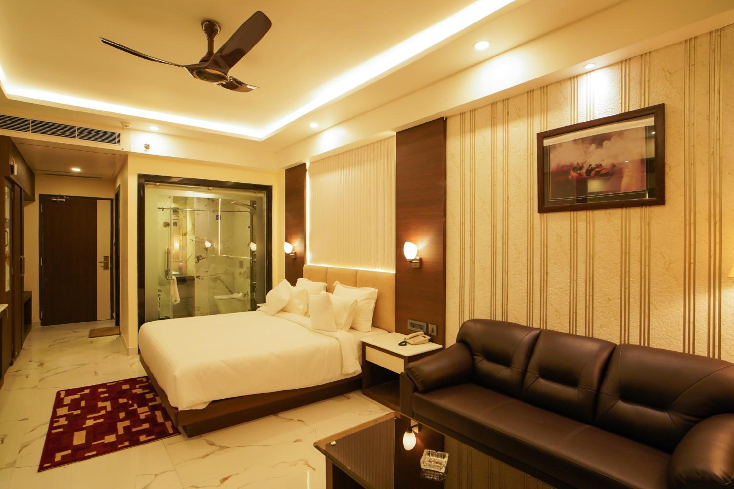 Double Room with Pool View - Photo 11