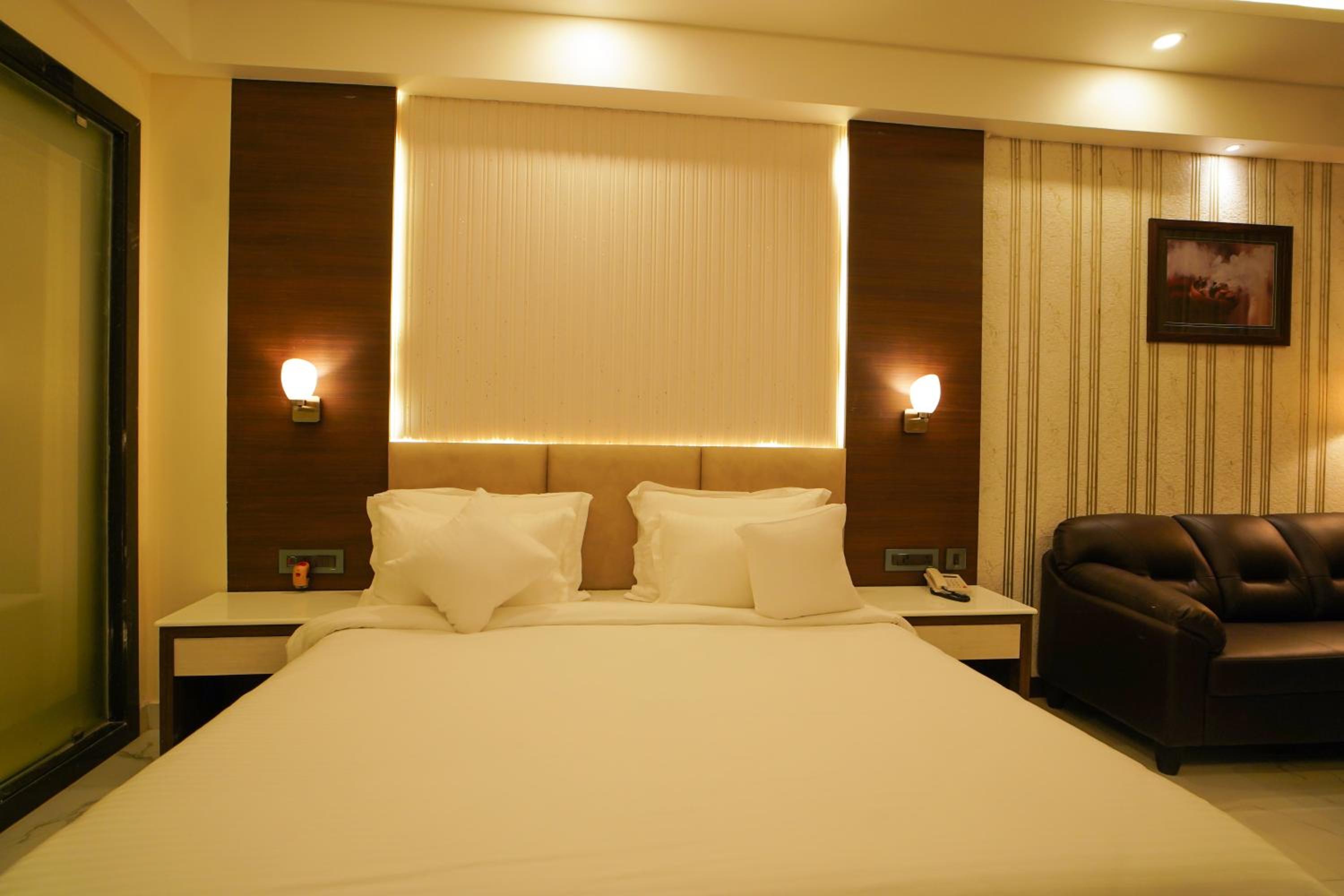 Double Room with Pool View - Photo 14