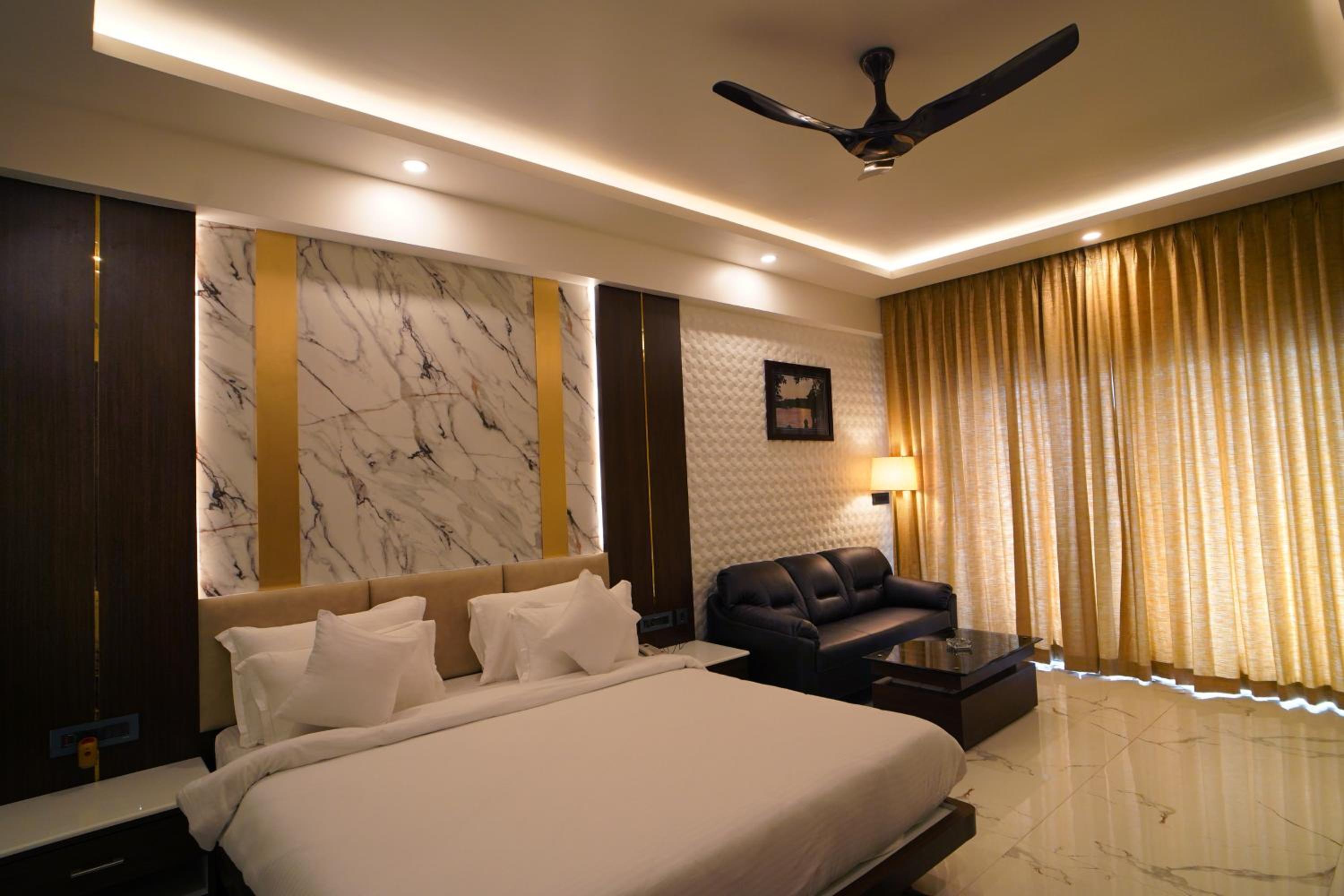 King Room with Pool View - Photo 1