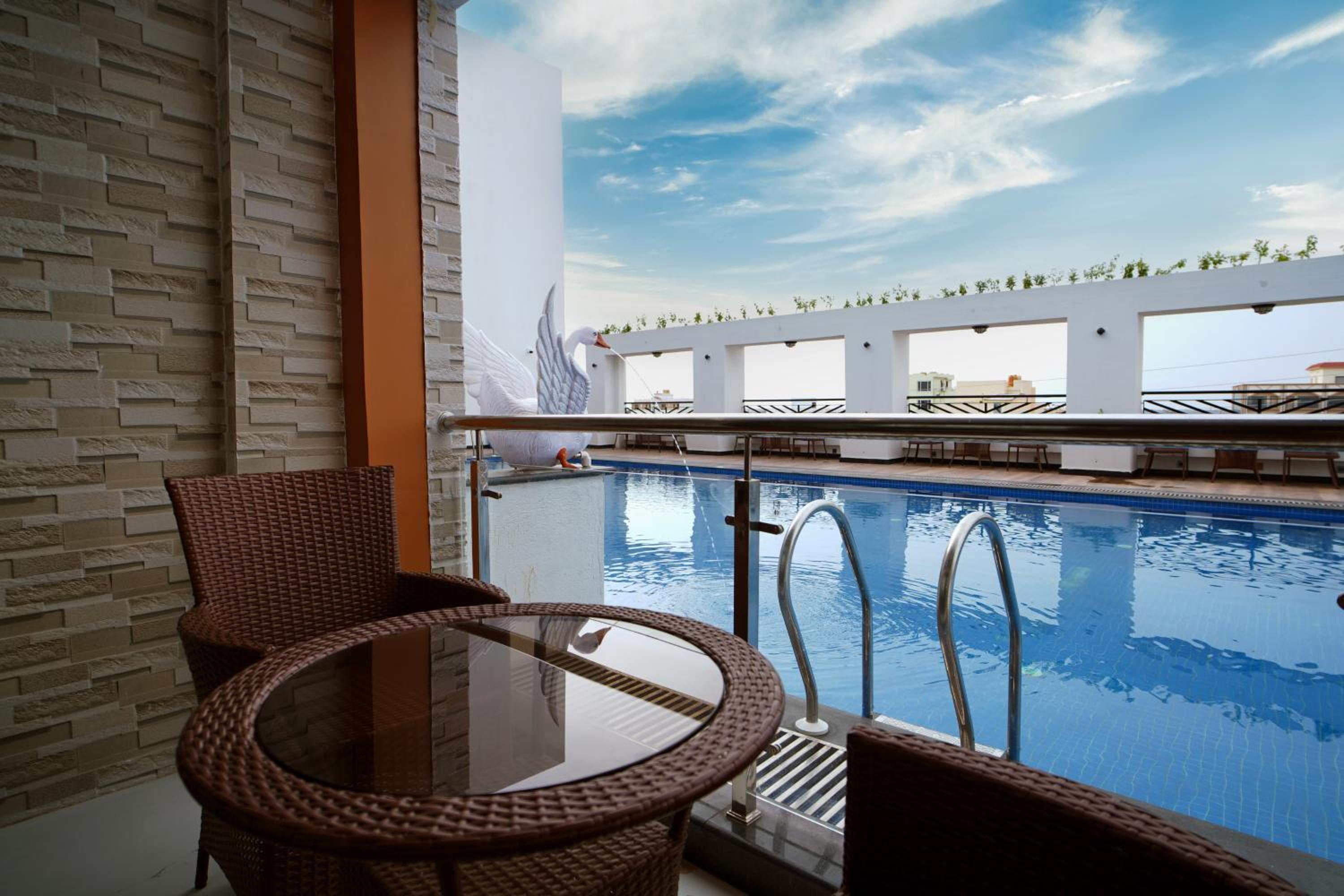 King Room with Pool View - Photo 2