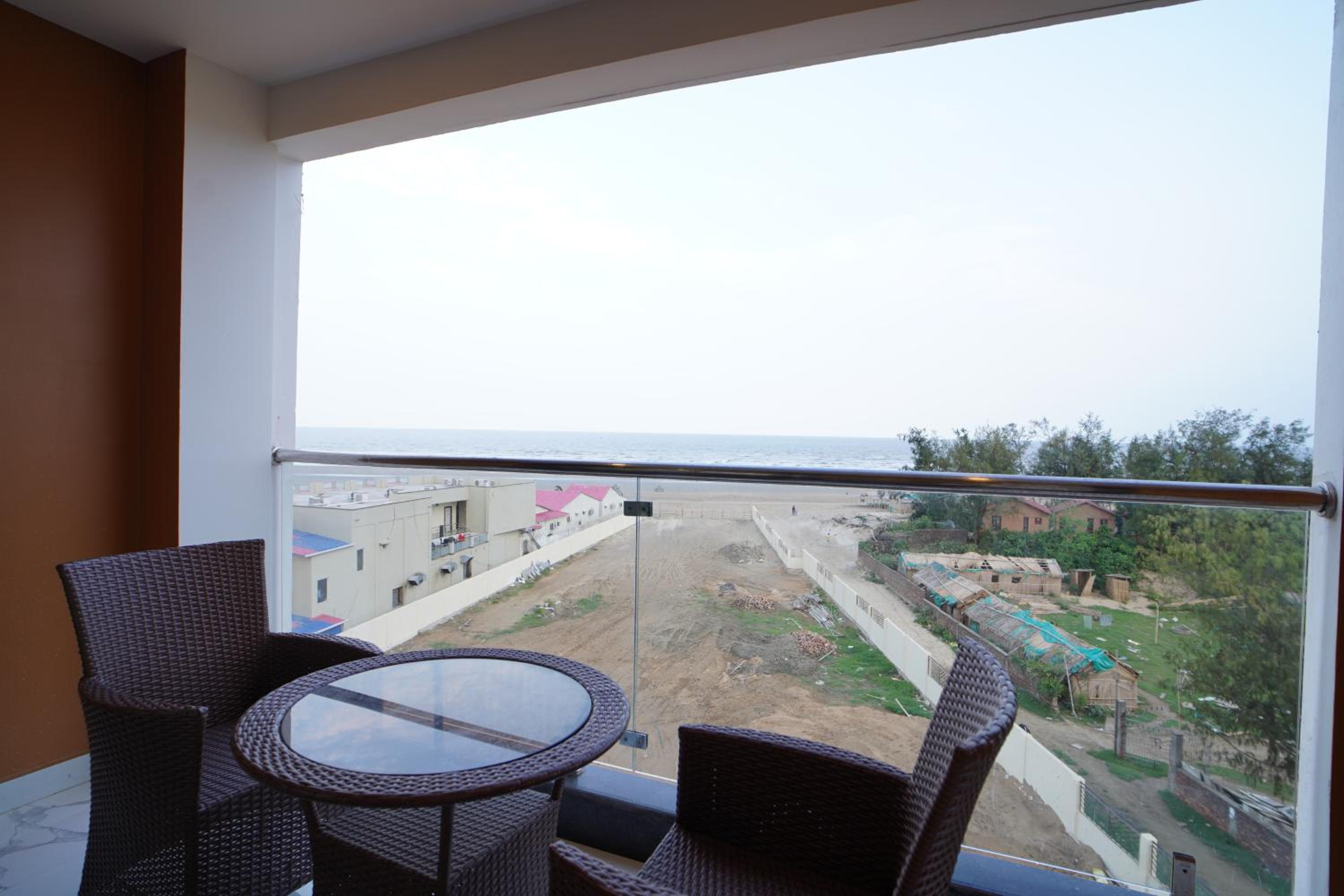 Deluxe King Room - Photo 24