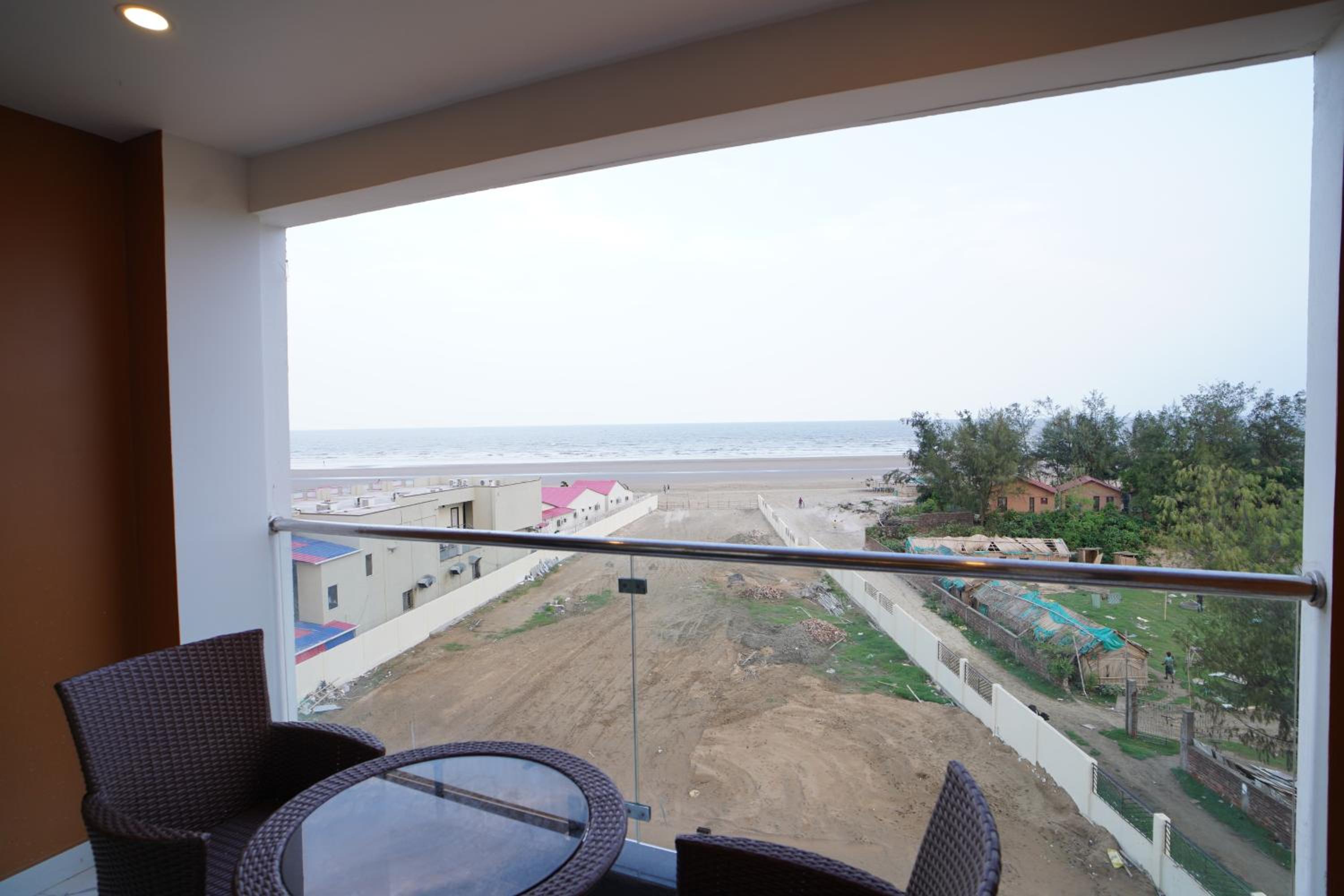 Deluxe King Room - Photo 22