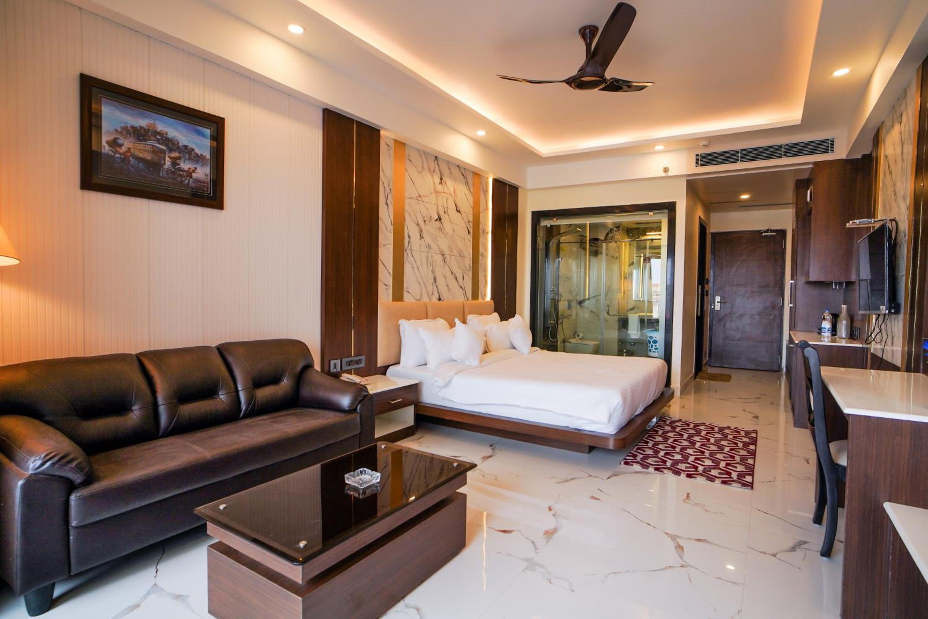 Queen Room with Pool View - Photo 22