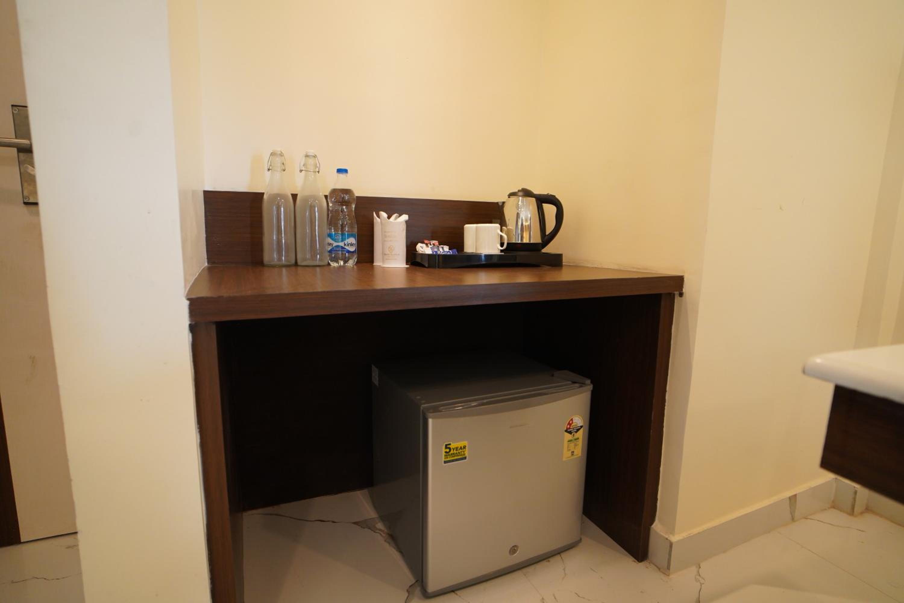 Superior Suite with Sea View - Photo 16