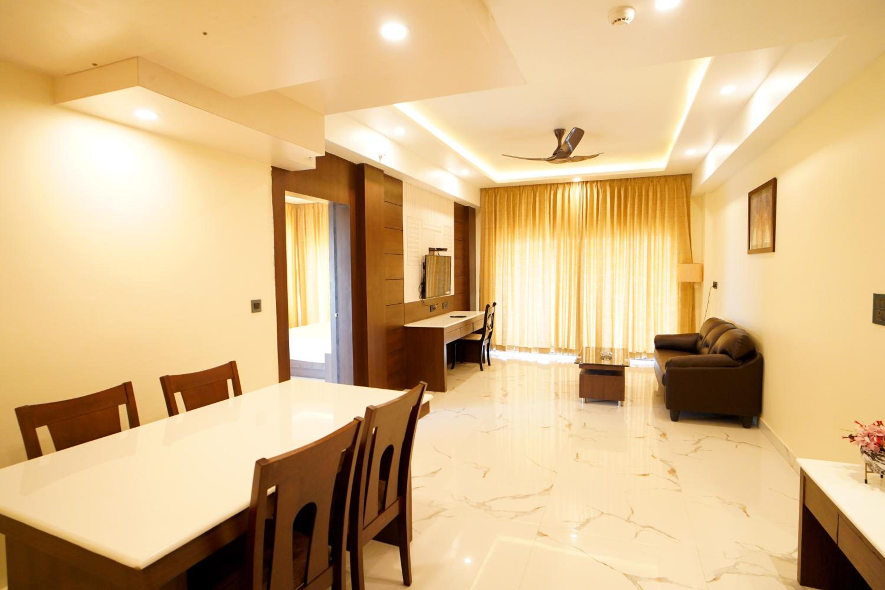 Superior Suite with Sea View - Photo 19