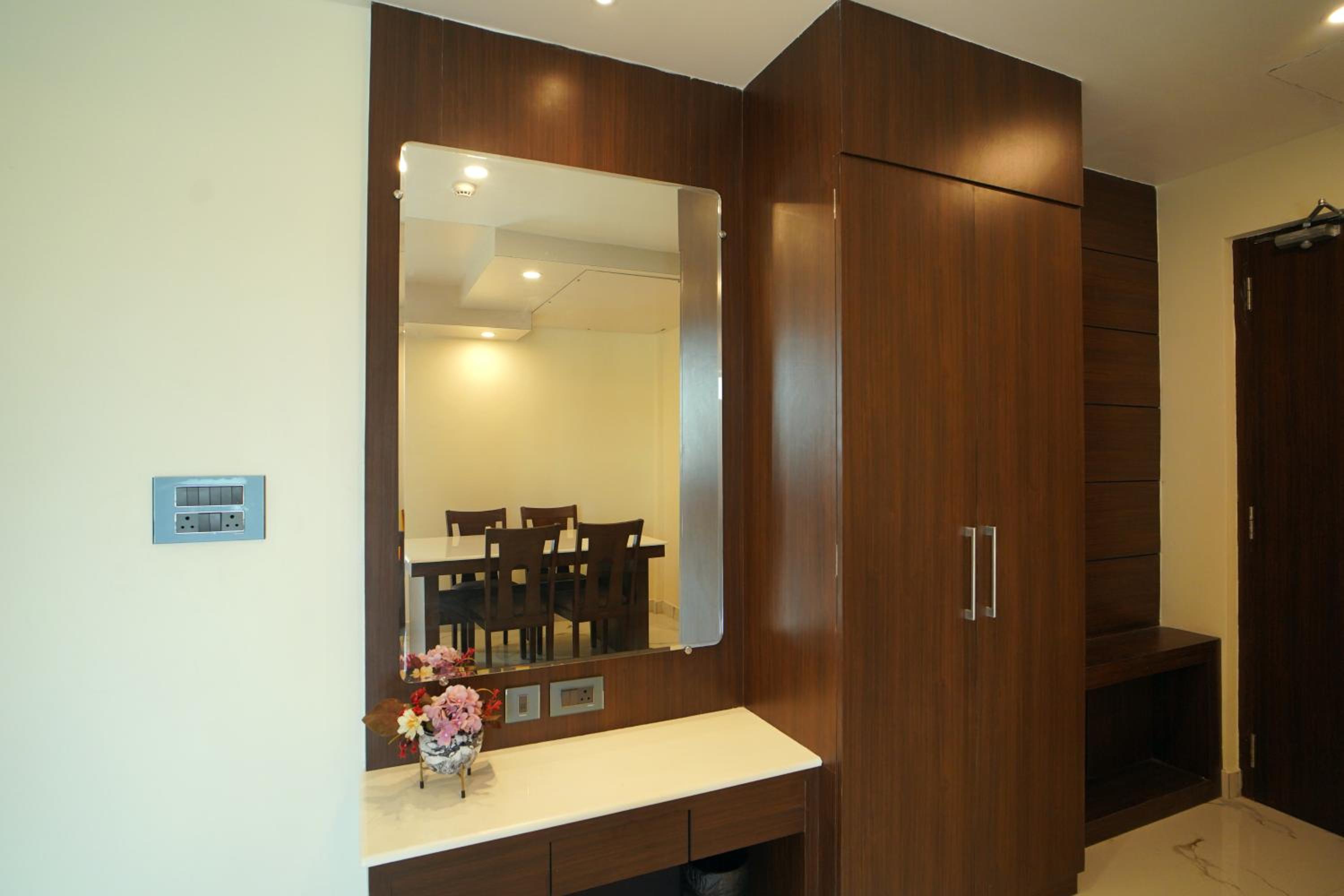 Superior Suite with Sea View - Photo 20