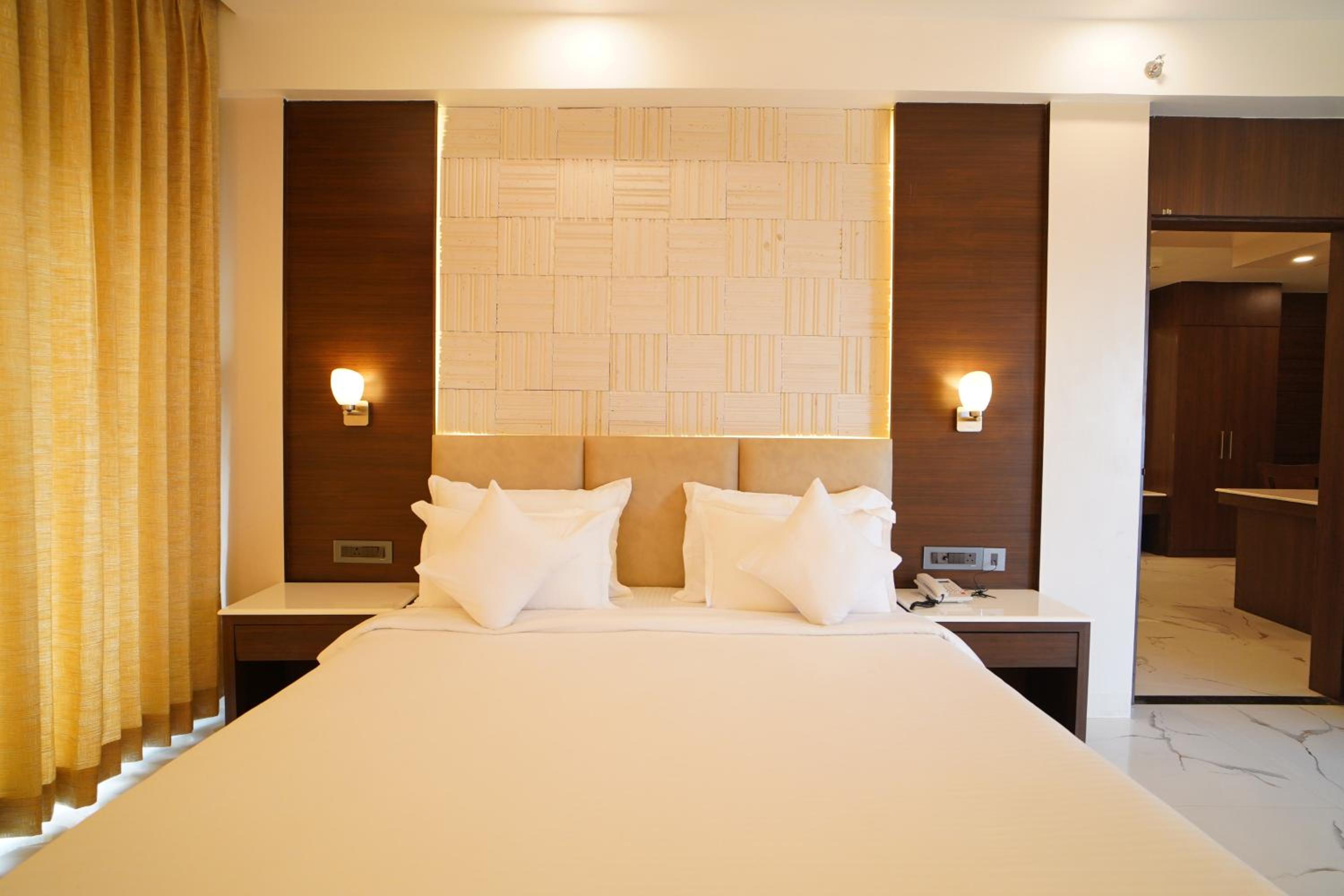 Superior Suite with Sea View - Photo 11