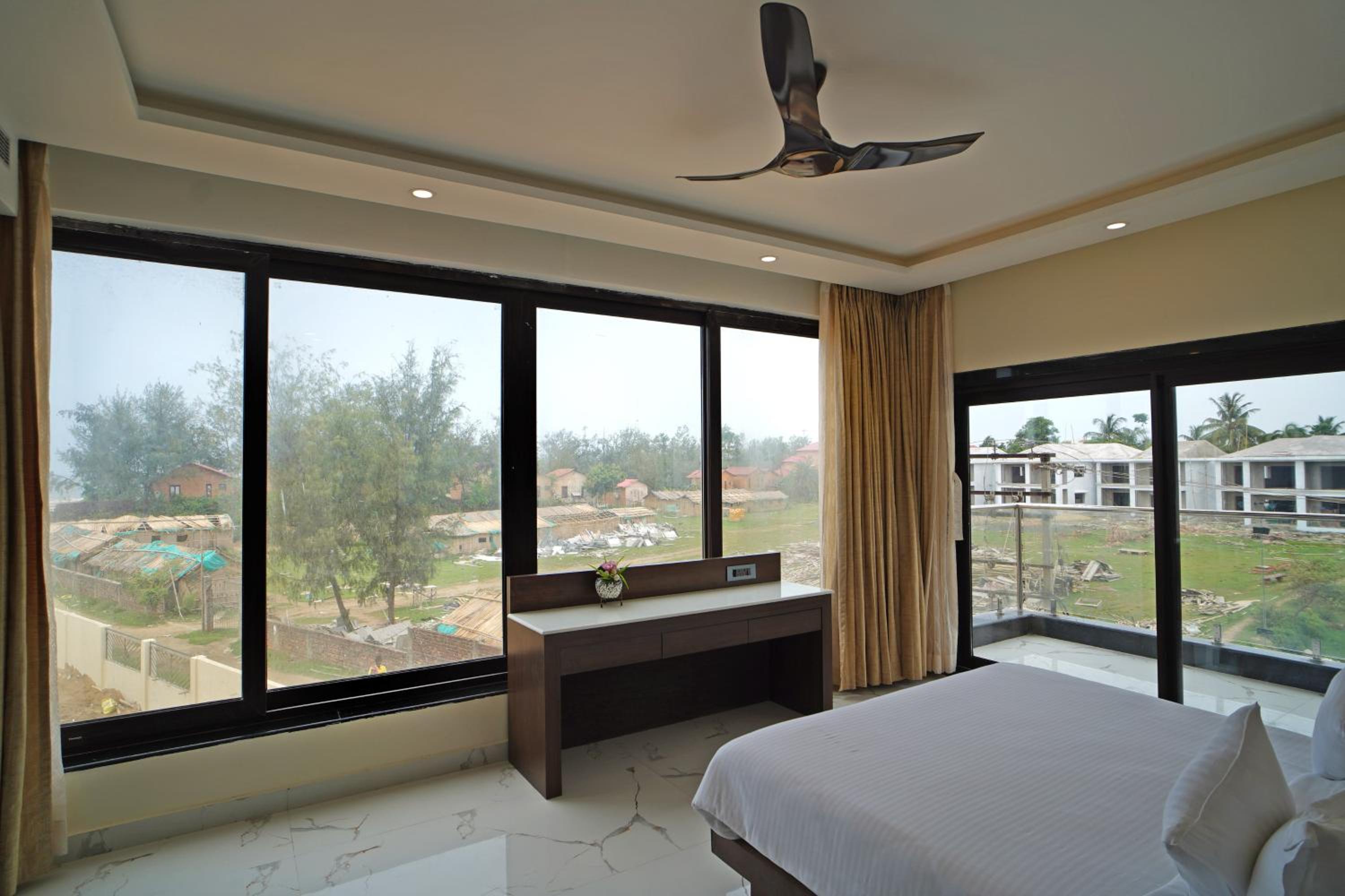 Superior Suite with Sea View - Photo 21
