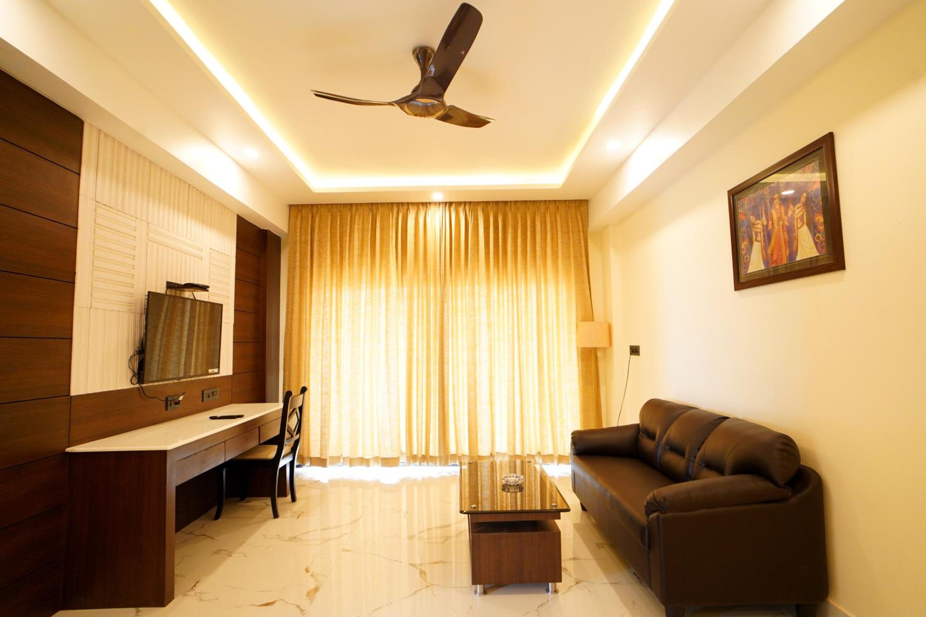 Superior Suite with Sea View - Photo 26