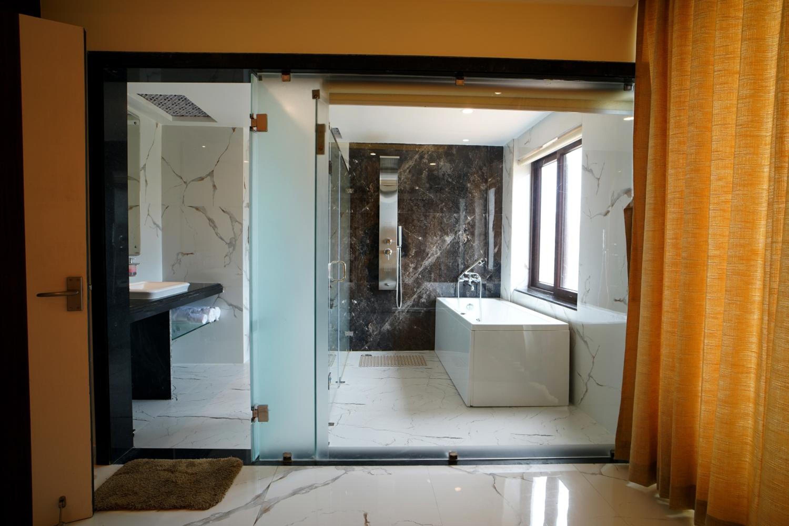 Superior Suite with Sea View - Photo 25