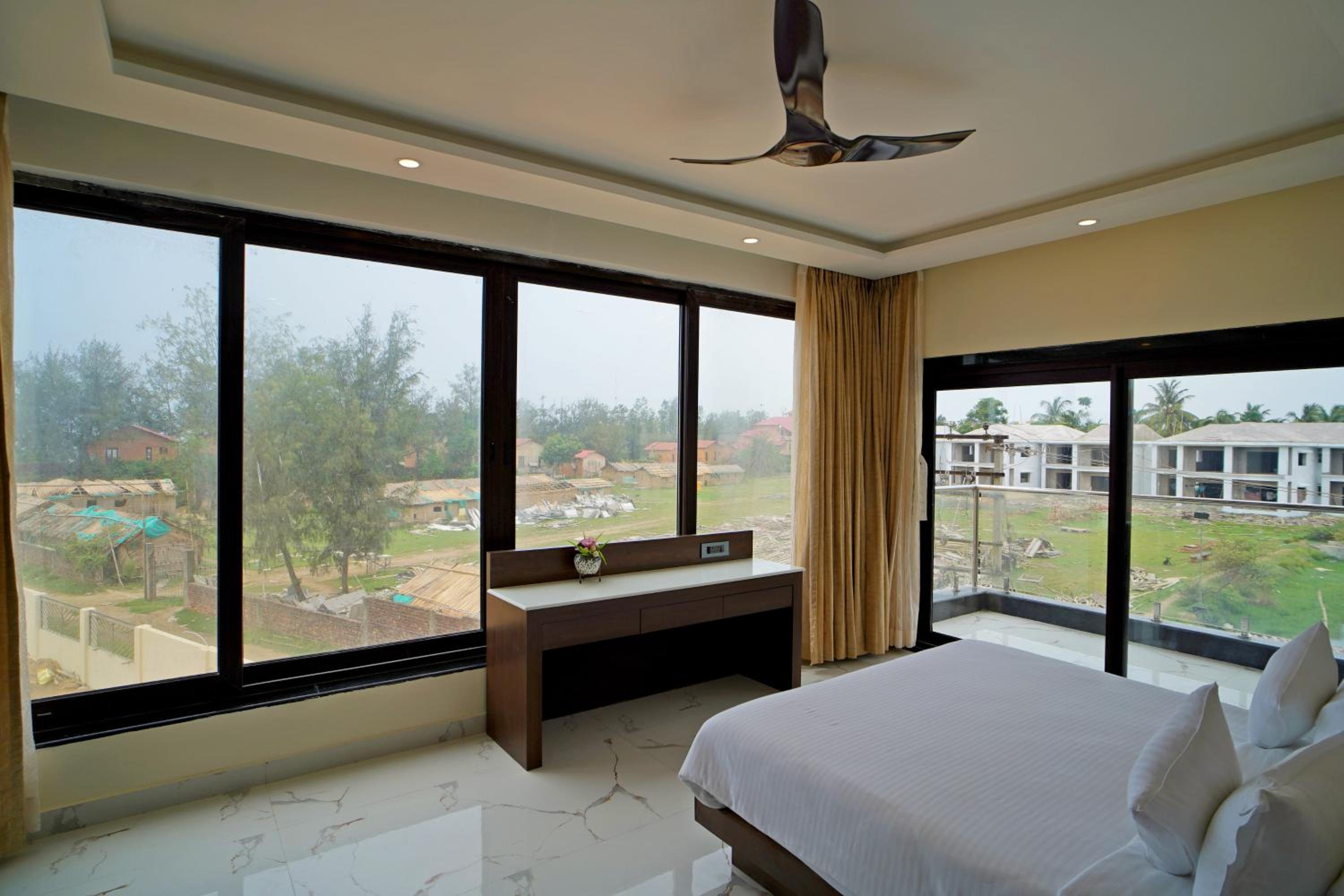 Superior Suite with Sea View - Photo 29