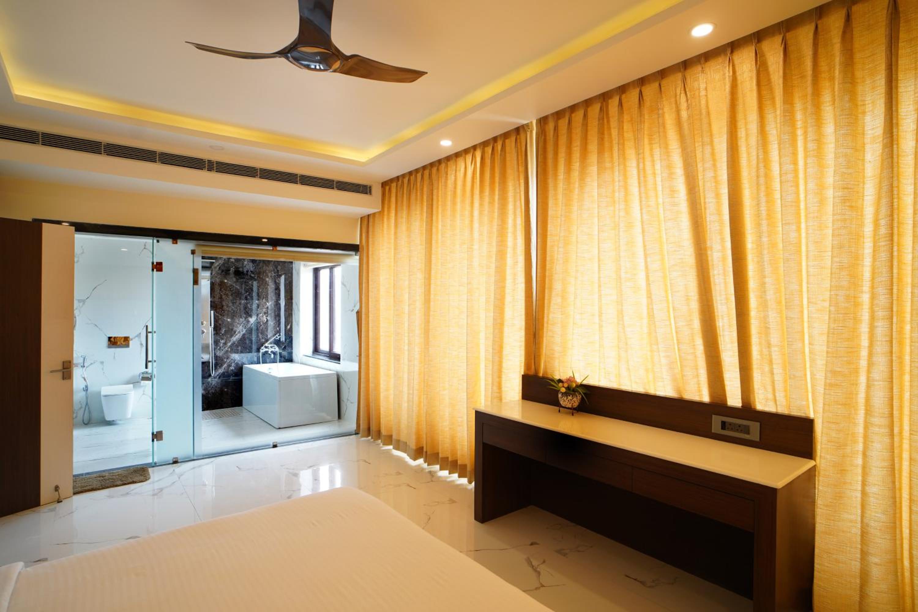 Superior Suite with Sea View - Photo 1